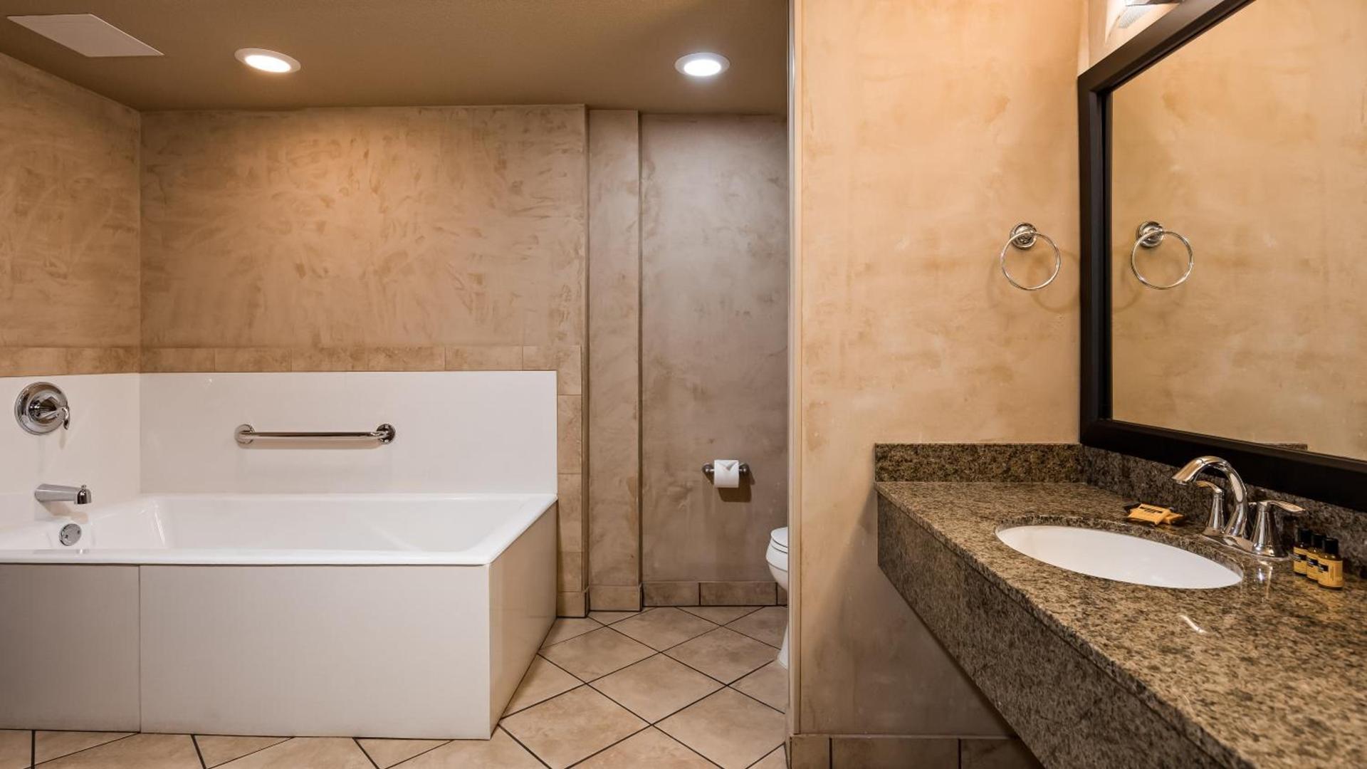 Best Western Plus Raton Hotel photo 88