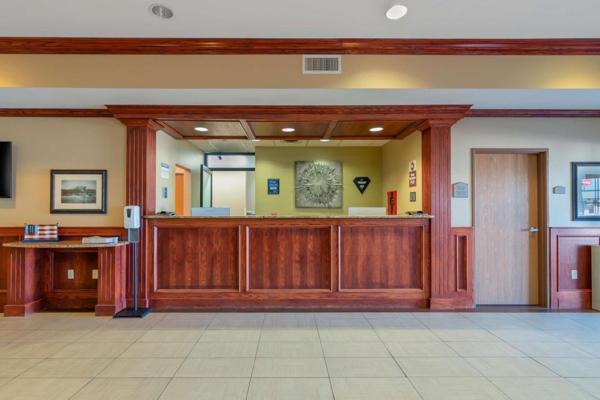 Best Western Plus Butterfield Inn photo 33