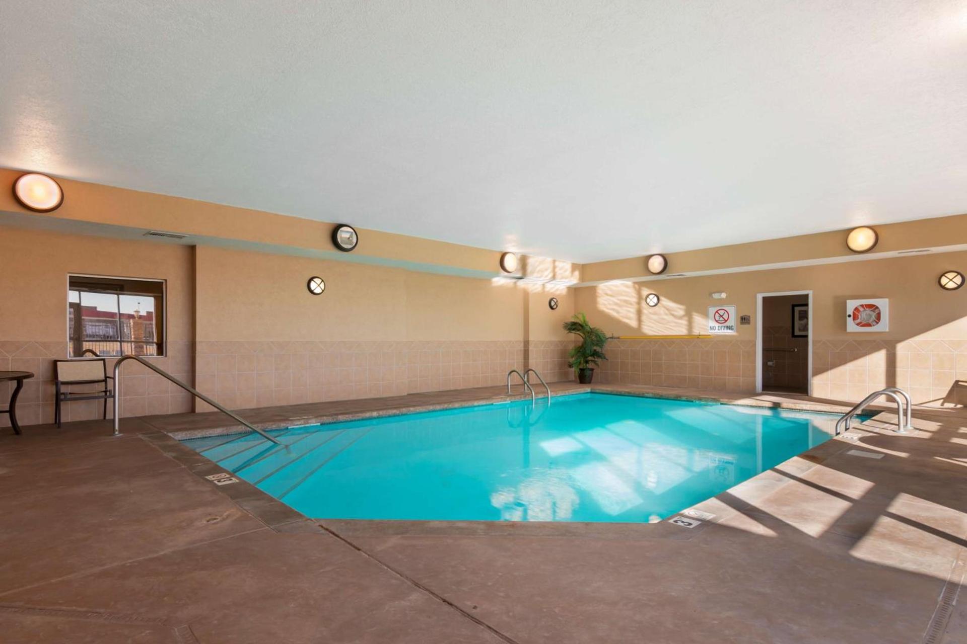 Best Western Plus Butterfield Inn photo 5