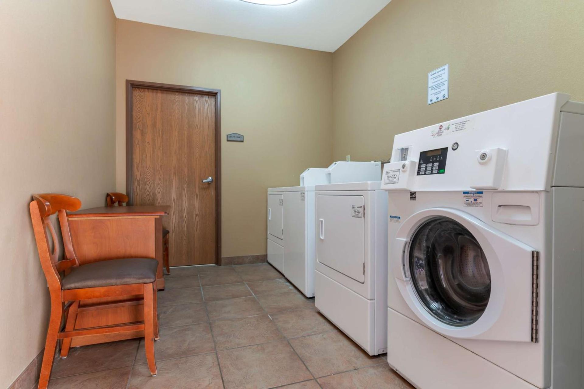 Best Western Plus Butterfield Inn photo 27