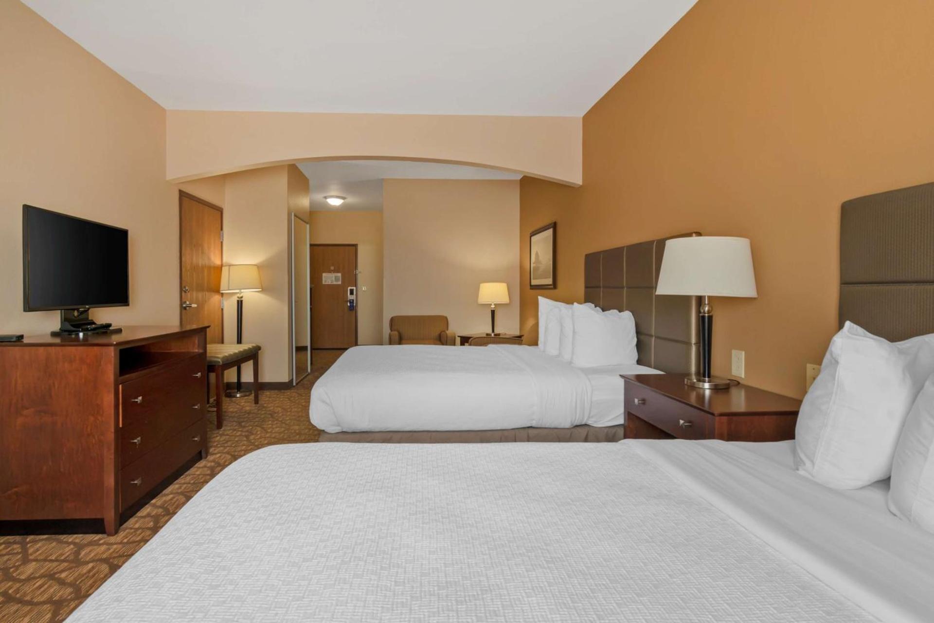 Best Western Plus Butterfield Inn photo 20