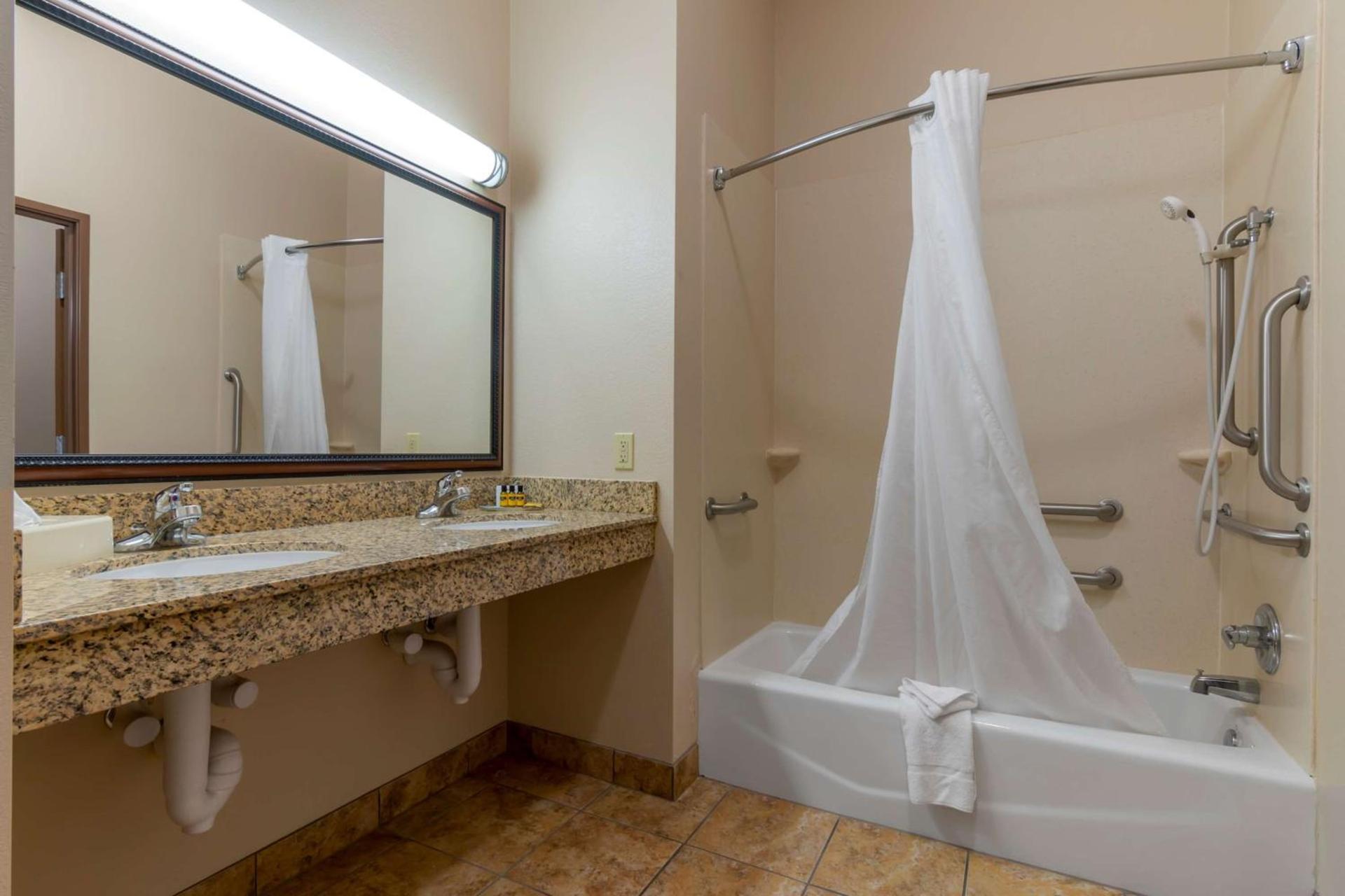 Best Western Plus Butterfield Inn photo 22