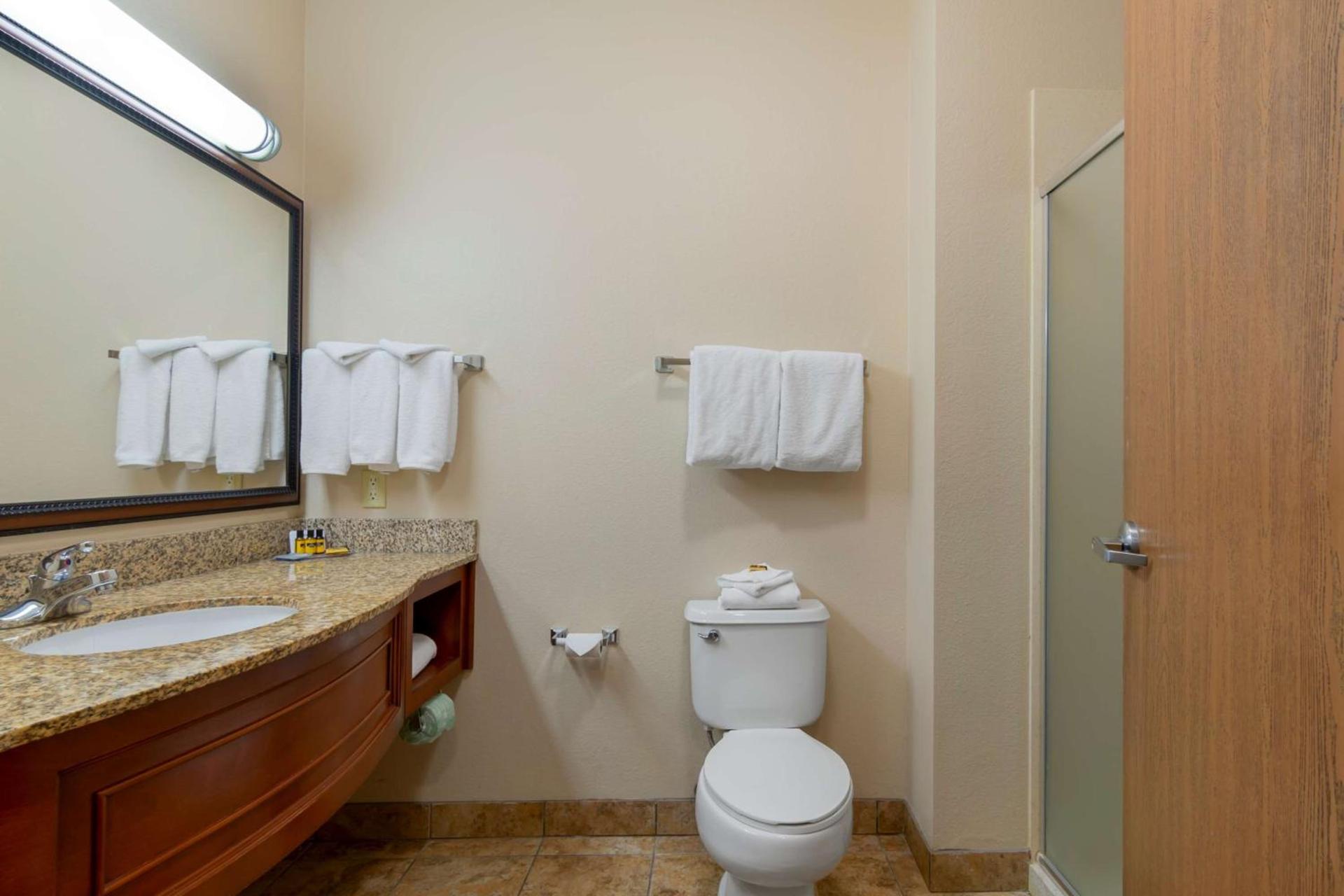 Best Western Plus Butterfield Inn photo 25