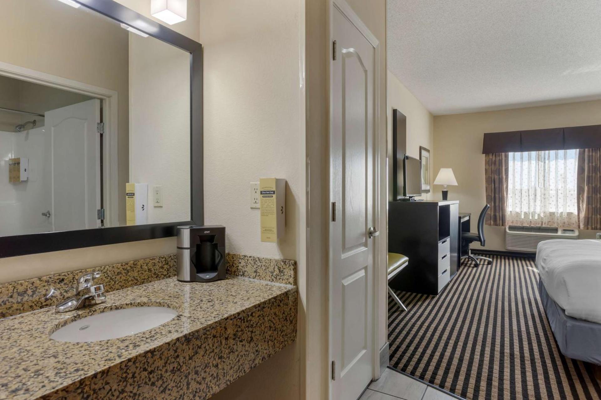Best Western Plus Searcy Inn photo 9