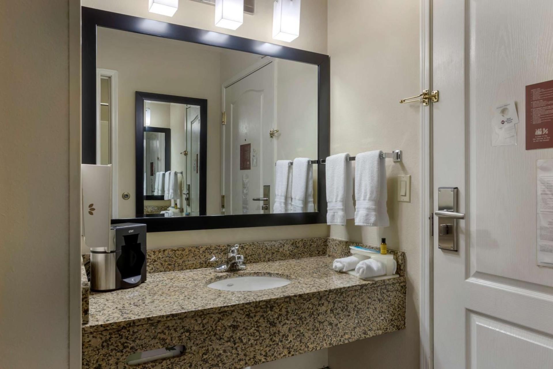 Best Western Plus Searcy Inn photo 20