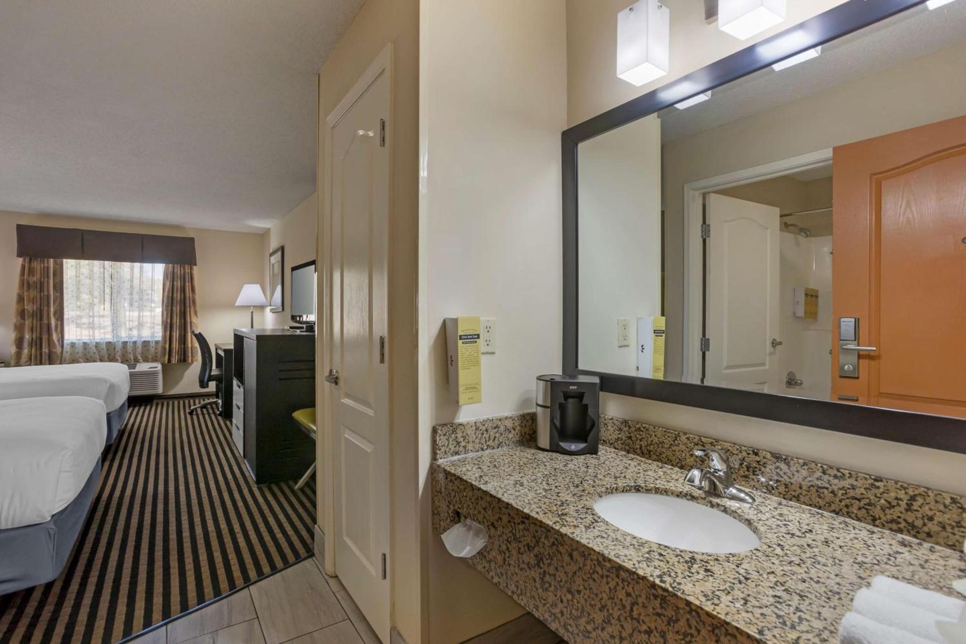 Best Western Plus Searcy Inn photo 11