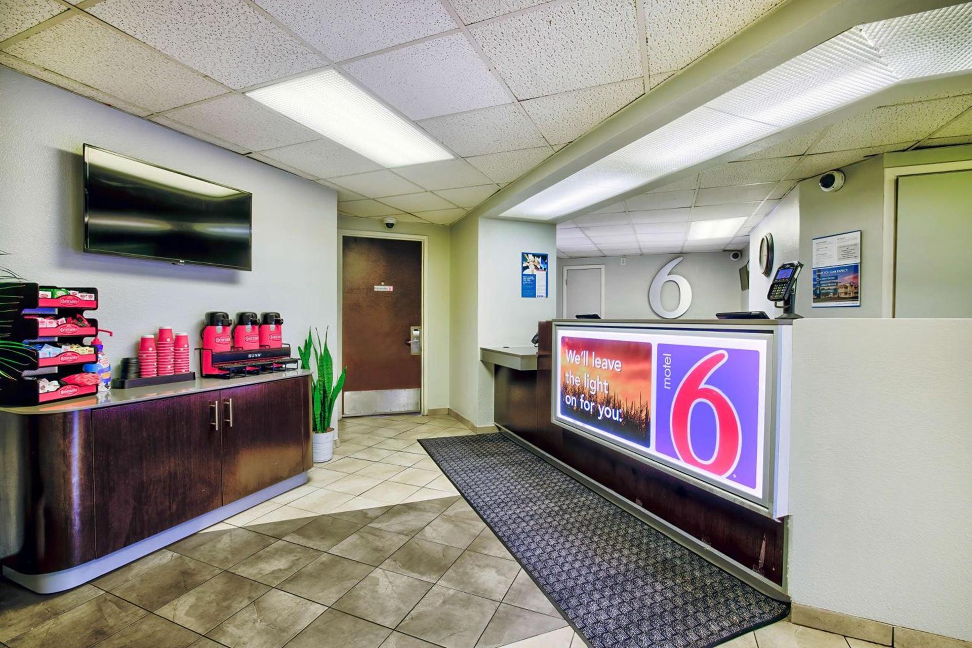 Motel 6-Duluth, MN photo 23