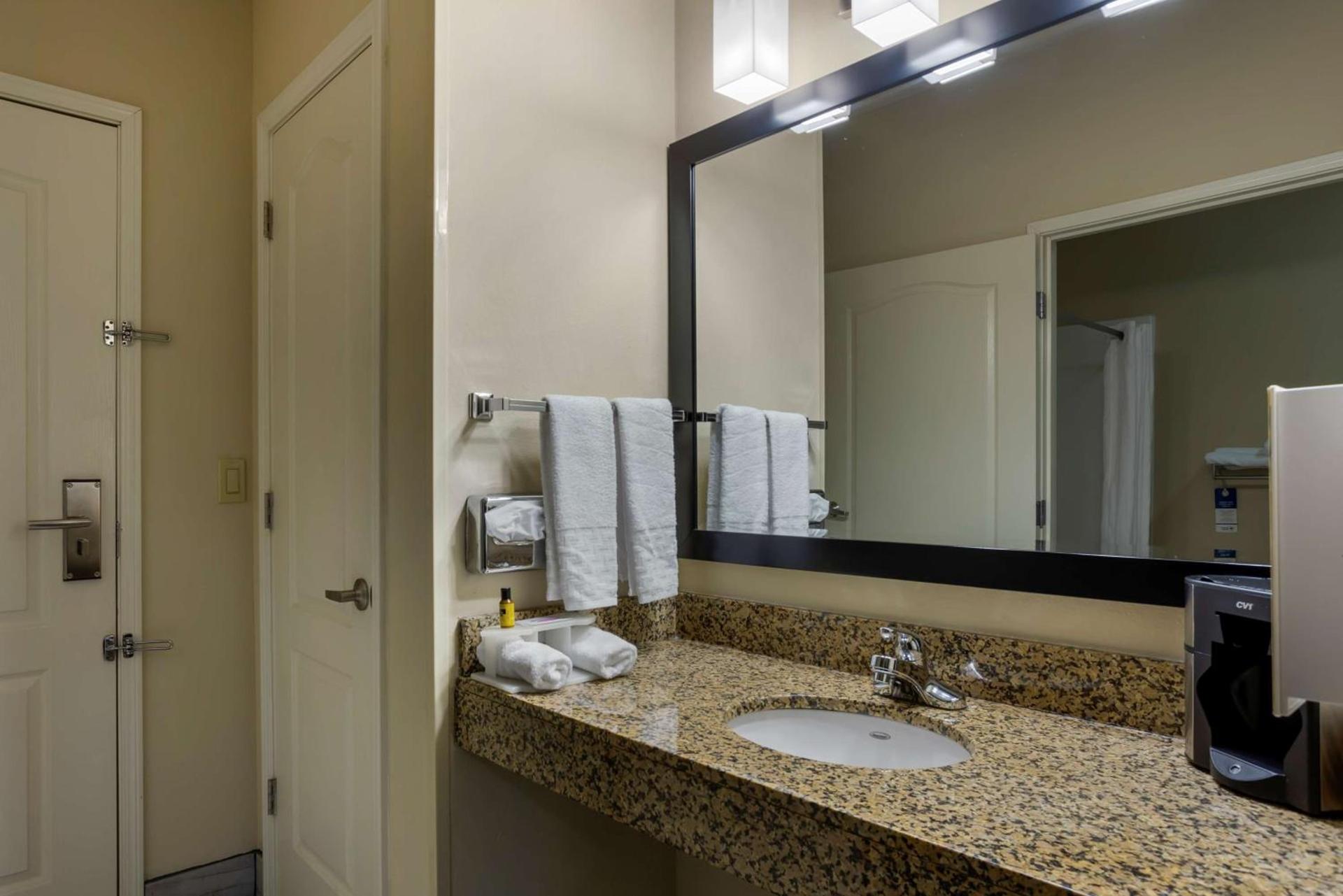 Best Western Plus Searcy Inn photo 18