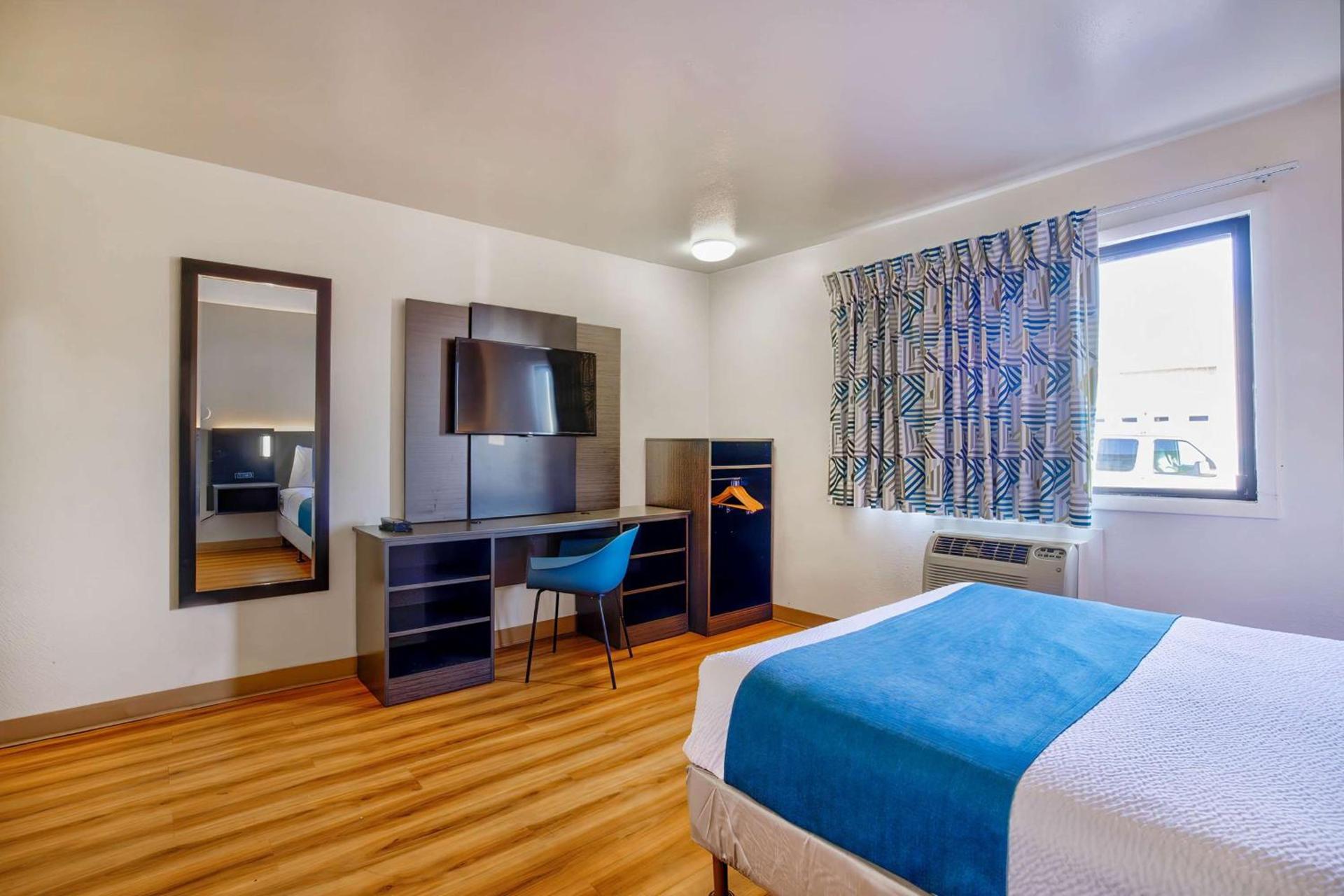 Motel 6-Duluth, MN photo 5