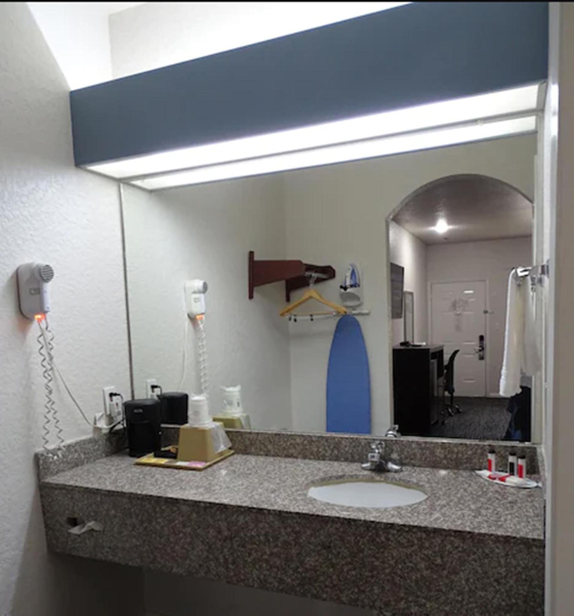 Super 8 by Wyndham Houston/Brookhollow NW photo 22