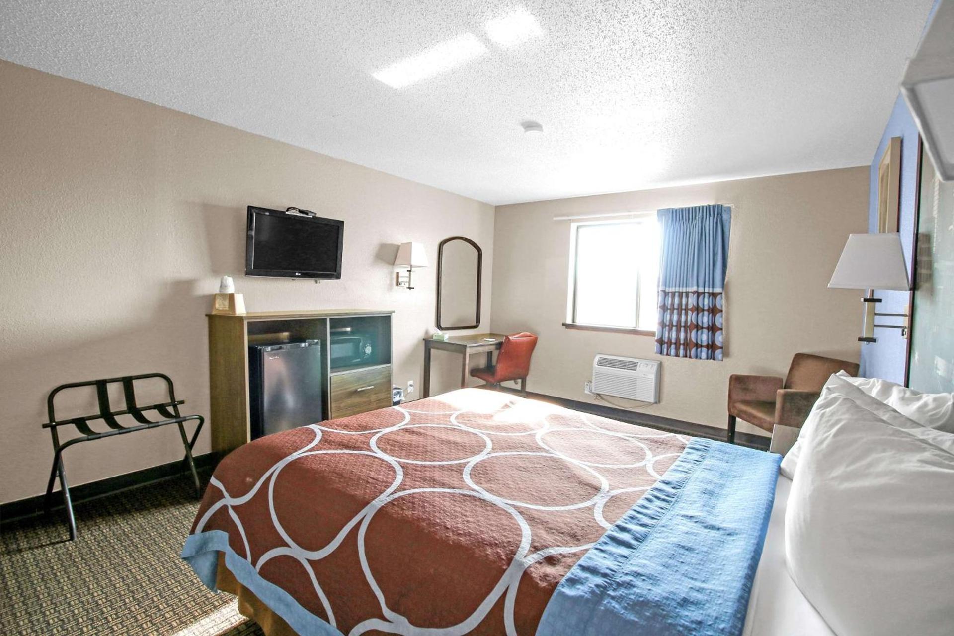 Super 8 by Wyndham Kenosha/Pleasant Prairie photo 10