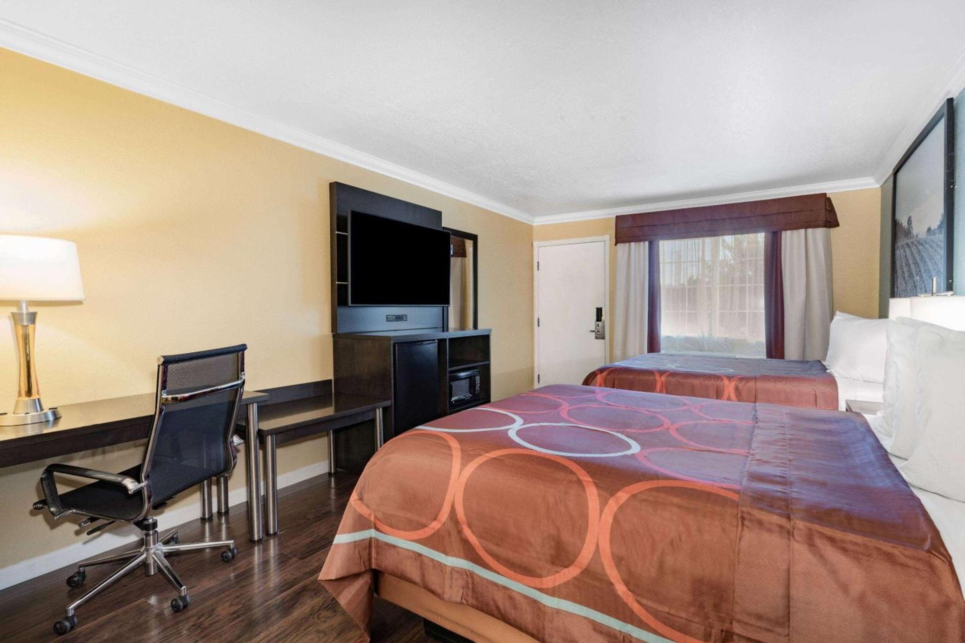 The Orchard Hotel Ukiah Wine Country Free Breakfast, Pool, & Hot Tub photo 10