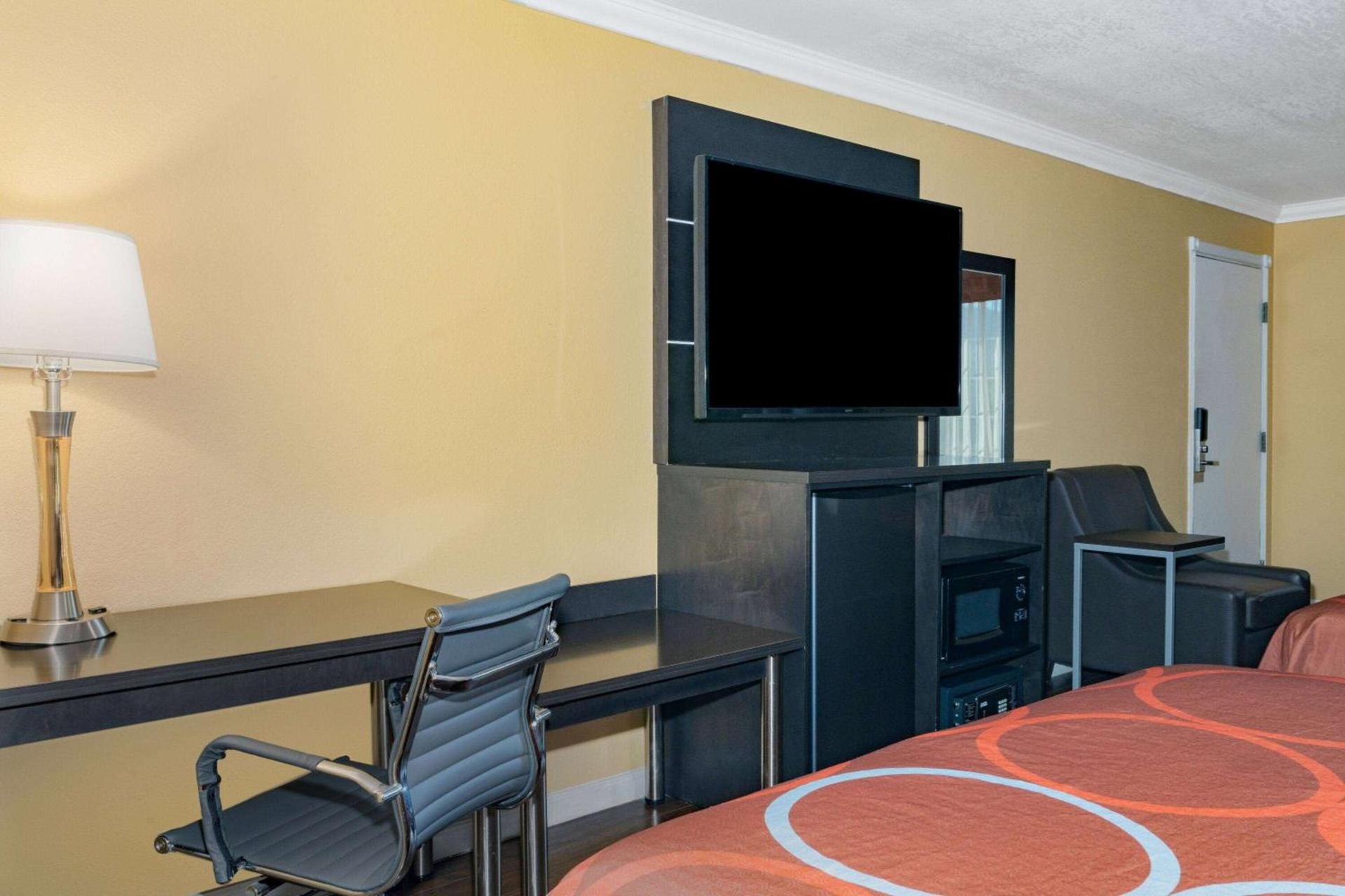 The Orchard Hotel Ukiah Wine Country Free Breakfast, Pool, & Hot Tub photo 12