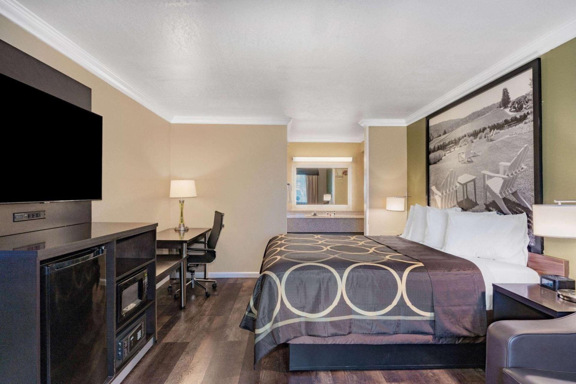 The Orchard Hotel Ukiah Wine Country Free Breakfast, Pool, & Hot Tub photo 16