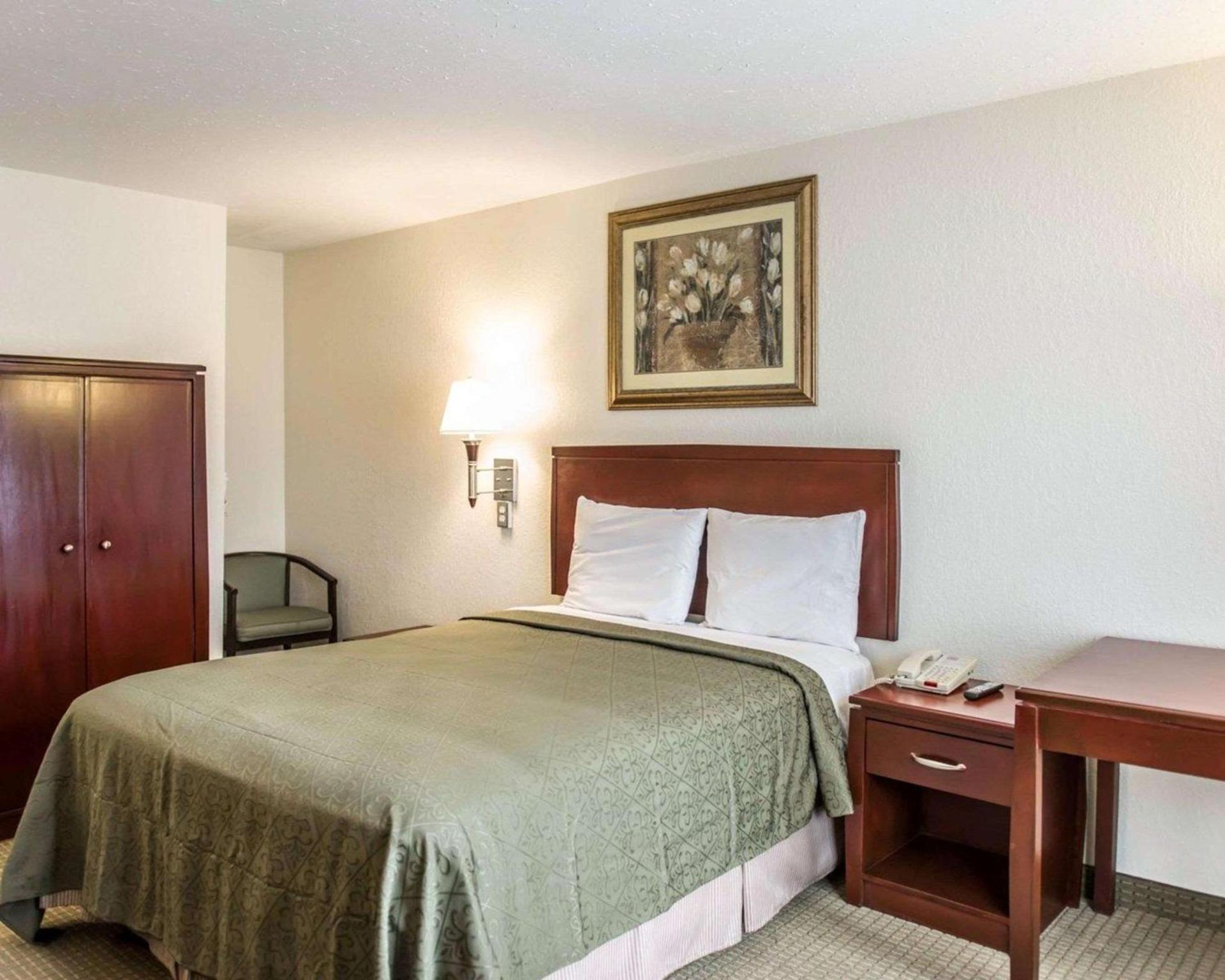 Econo Lodge Monticello photo 8