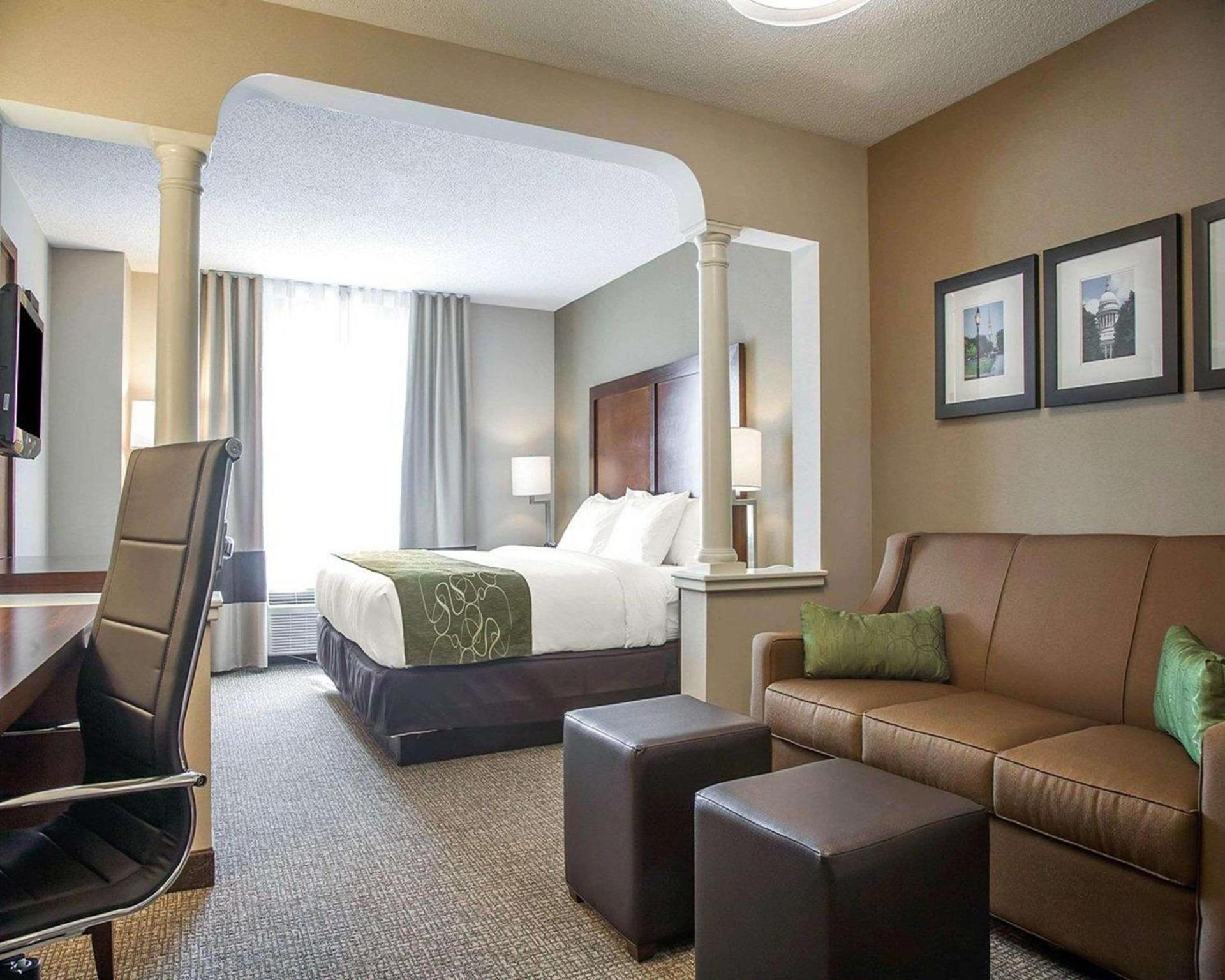 Comfort Suites West Warwick - Providence photo 10