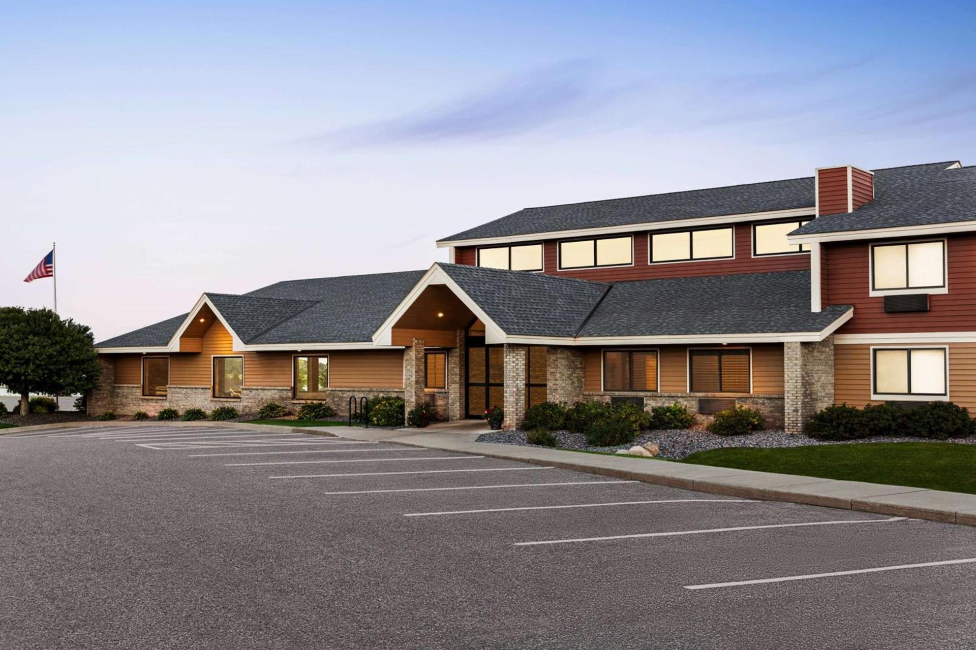 AmericInn by Wyndham Sauk Centre photo 2