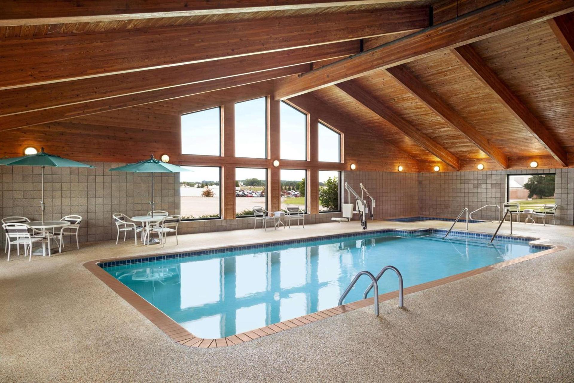 AmericInn by Wyndham Sauk Centre photo 9