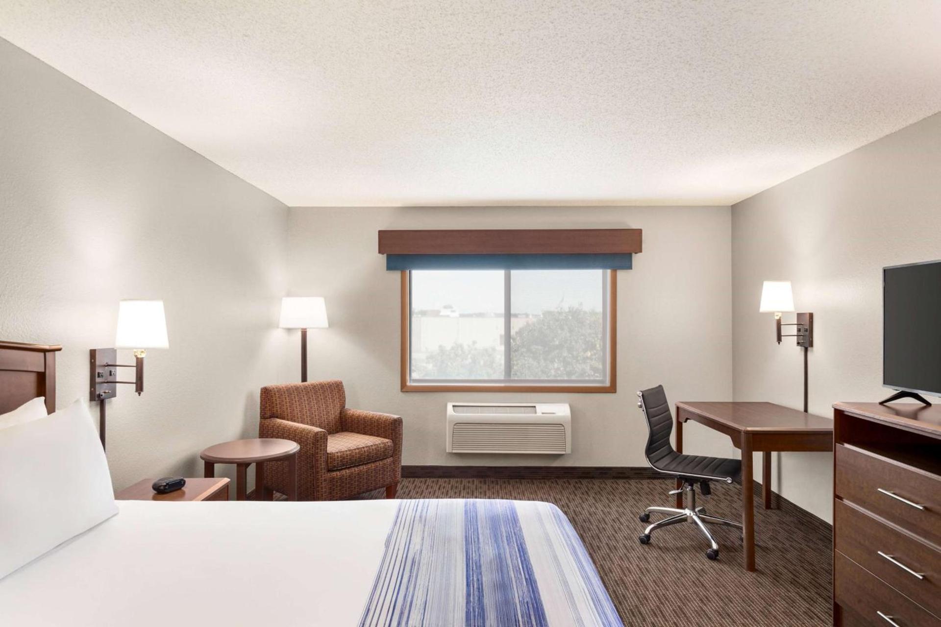 AmericInn by Wyndham Sauk Centre photo 18