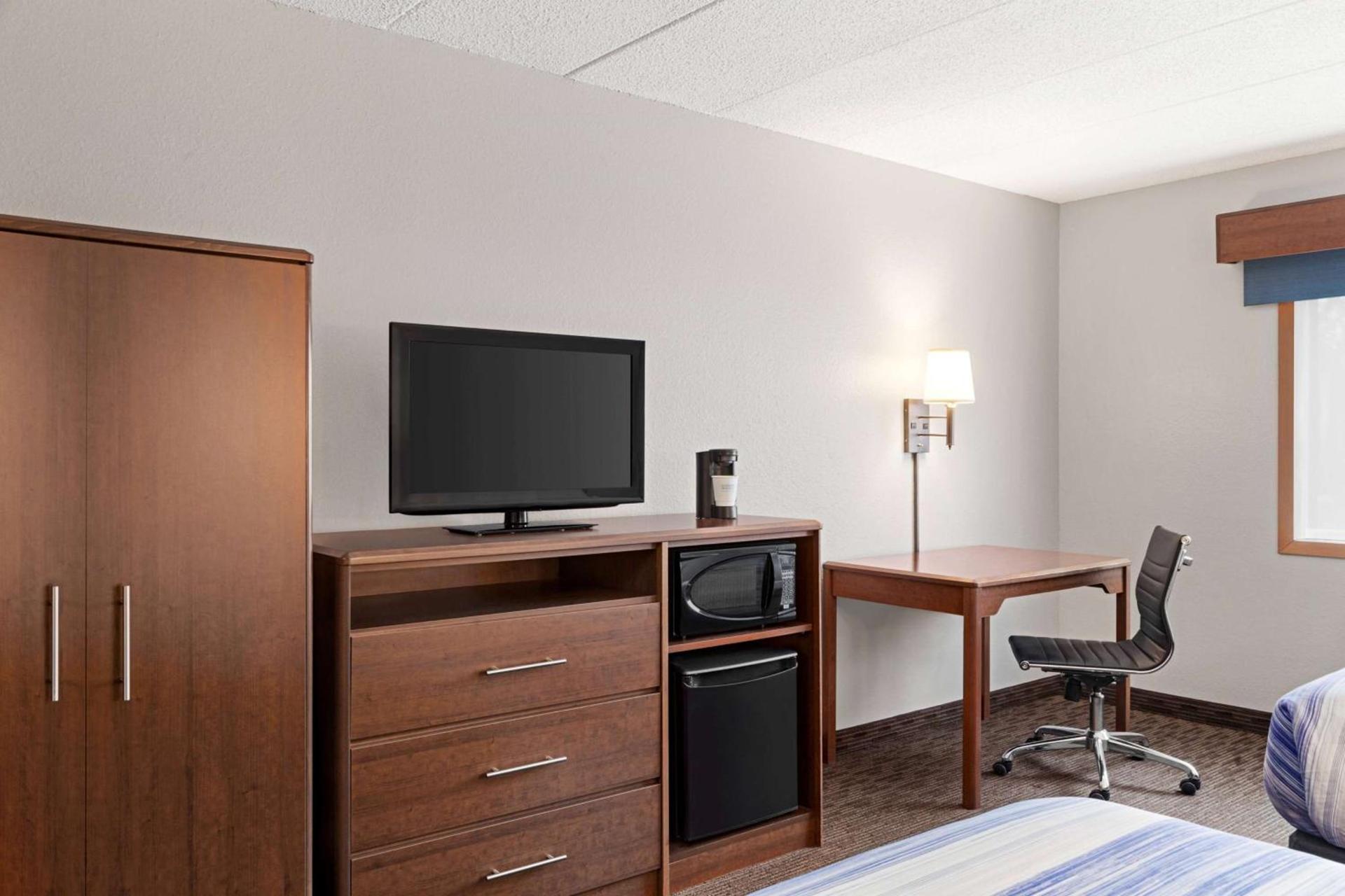 AmericInn by Wyndham Sauk Centre photo 22