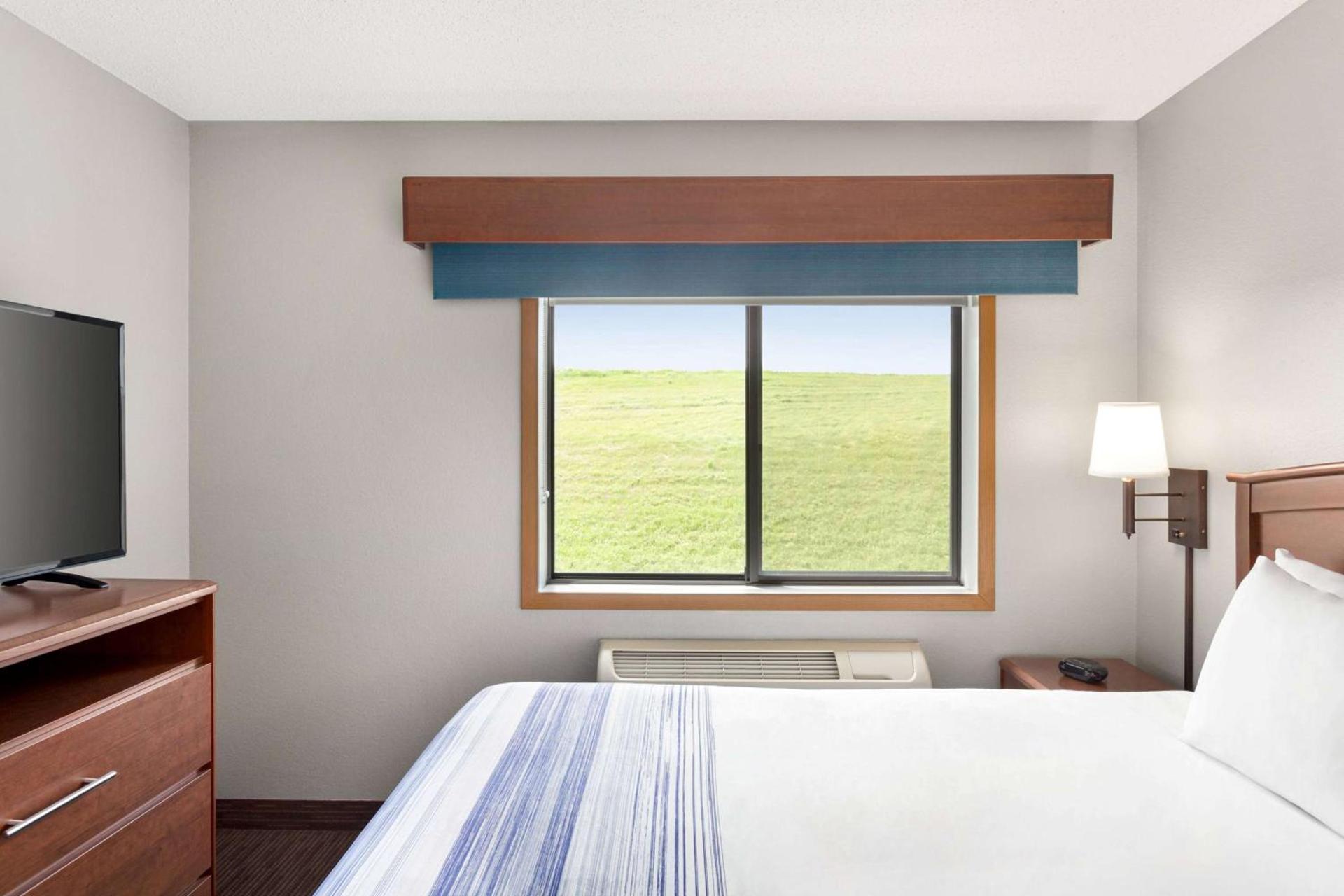 AmericInn by Wyndham Sauk Centre photo 32