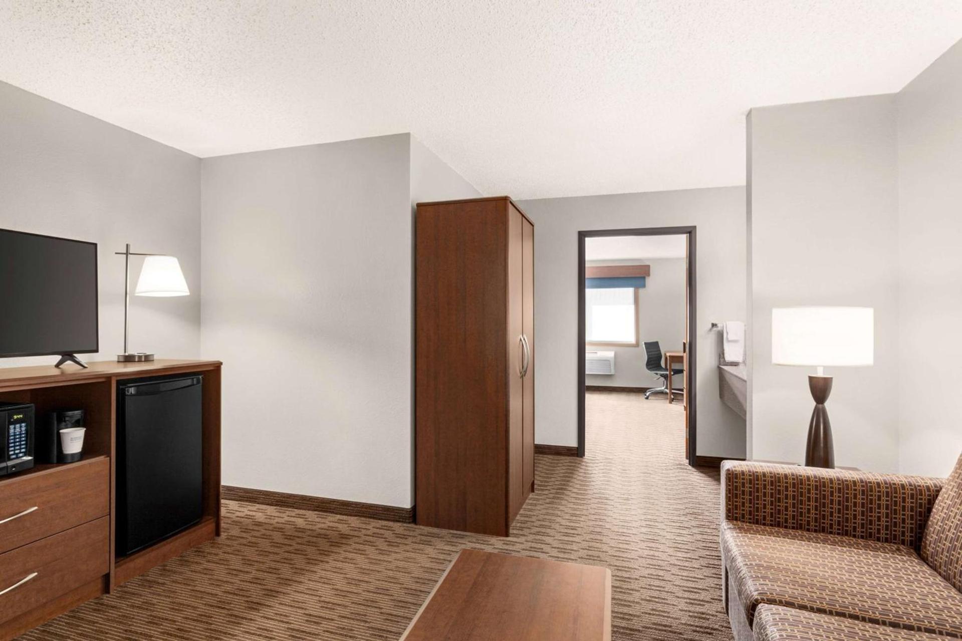 AmericInn by Wyndham Sauk Centre photo 43