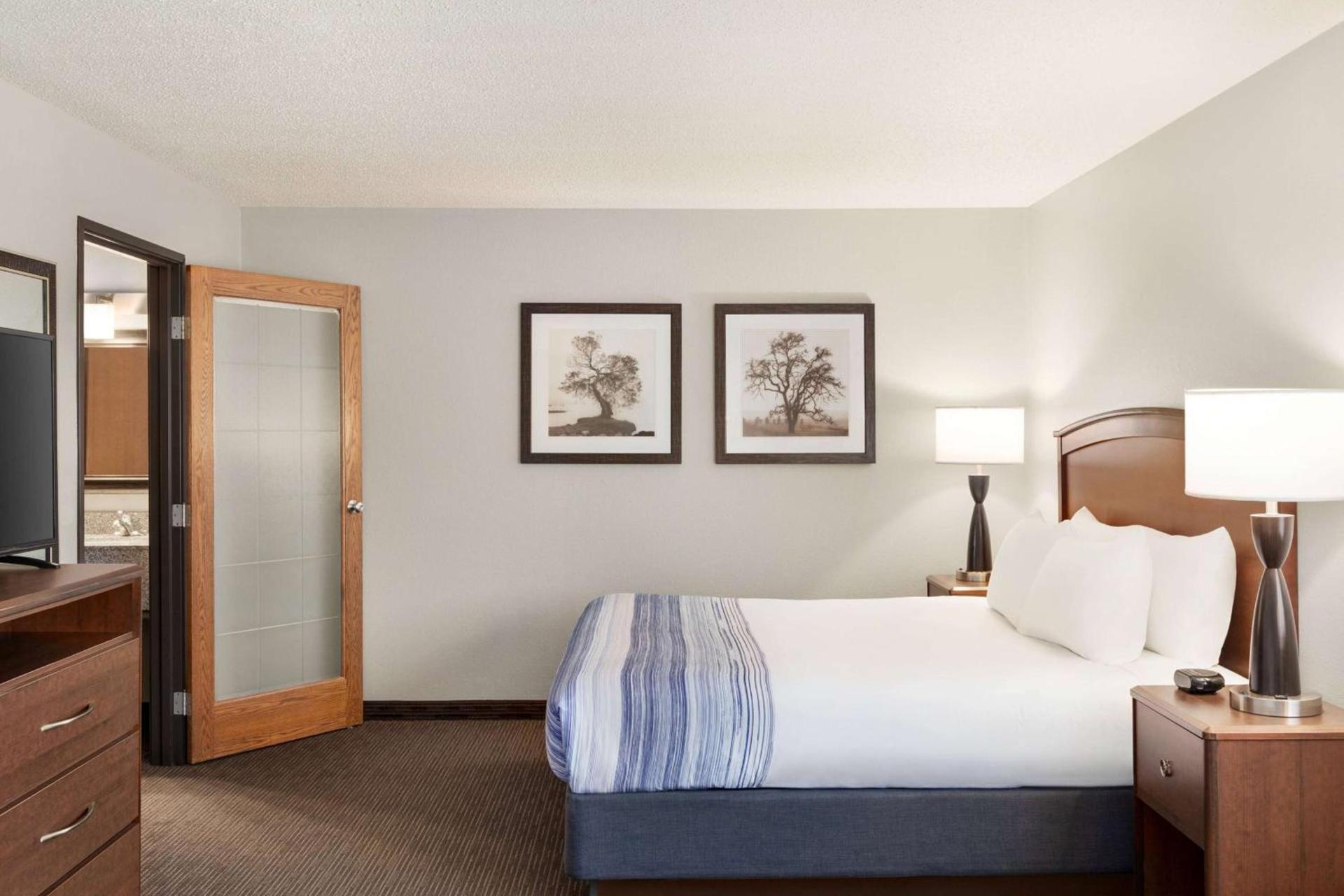 AmericInn by Wyndham Sauk Centre photo 44