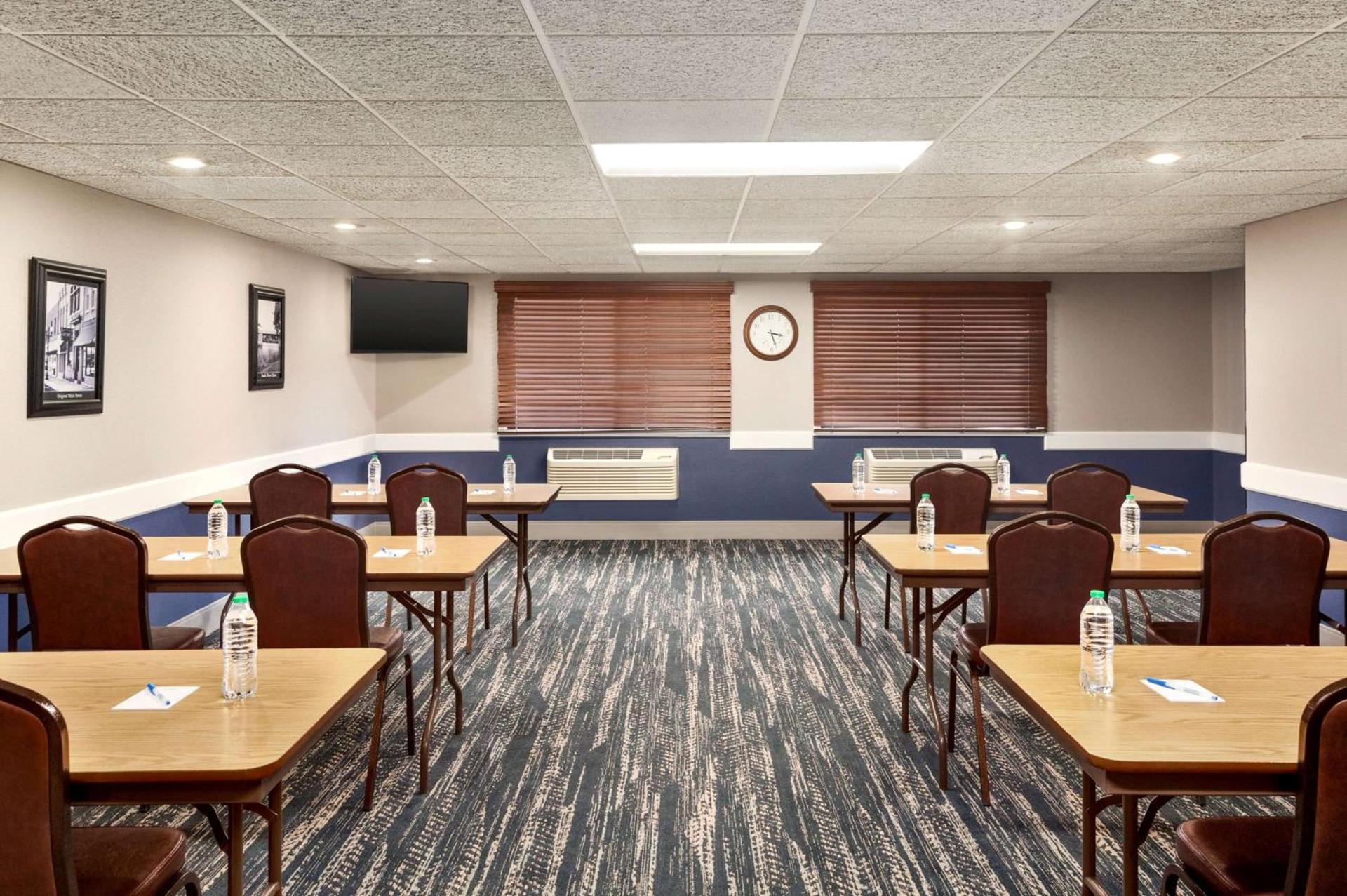 AmericInn by Wyndham Sauk Centre photo 47