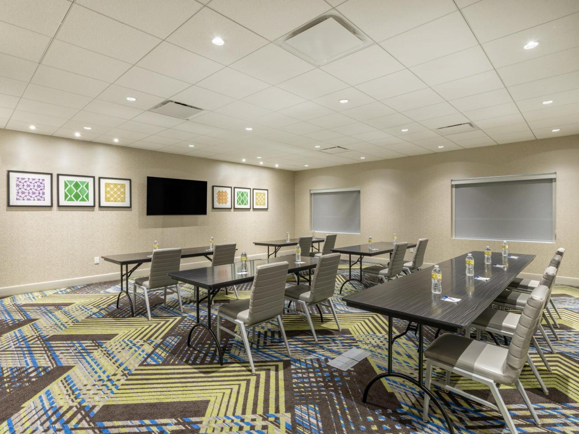 Holiday Inn Express & Suites - Watertown by IHG photo 52