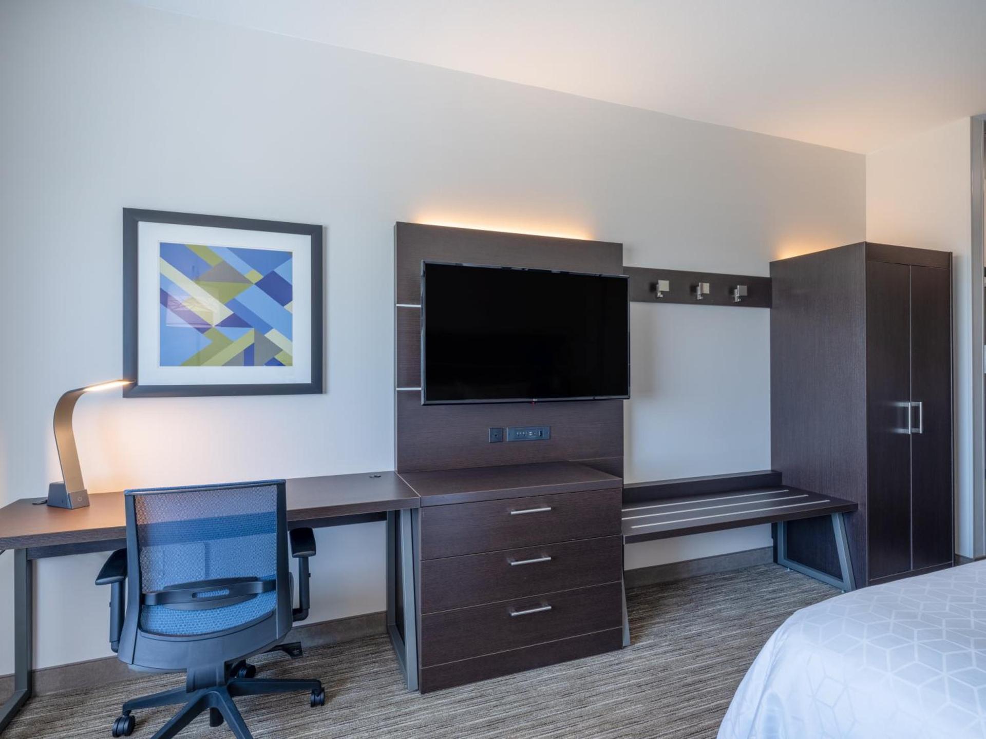 Holiday Inn Express & Suites - Watertown by IHG photo 25