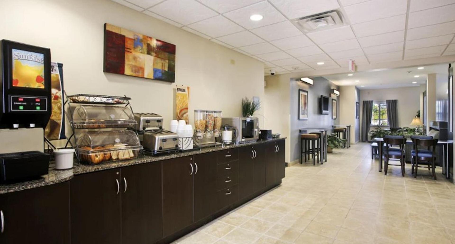 Microtel Inn and Suites Baton Rouge Airport photo 5