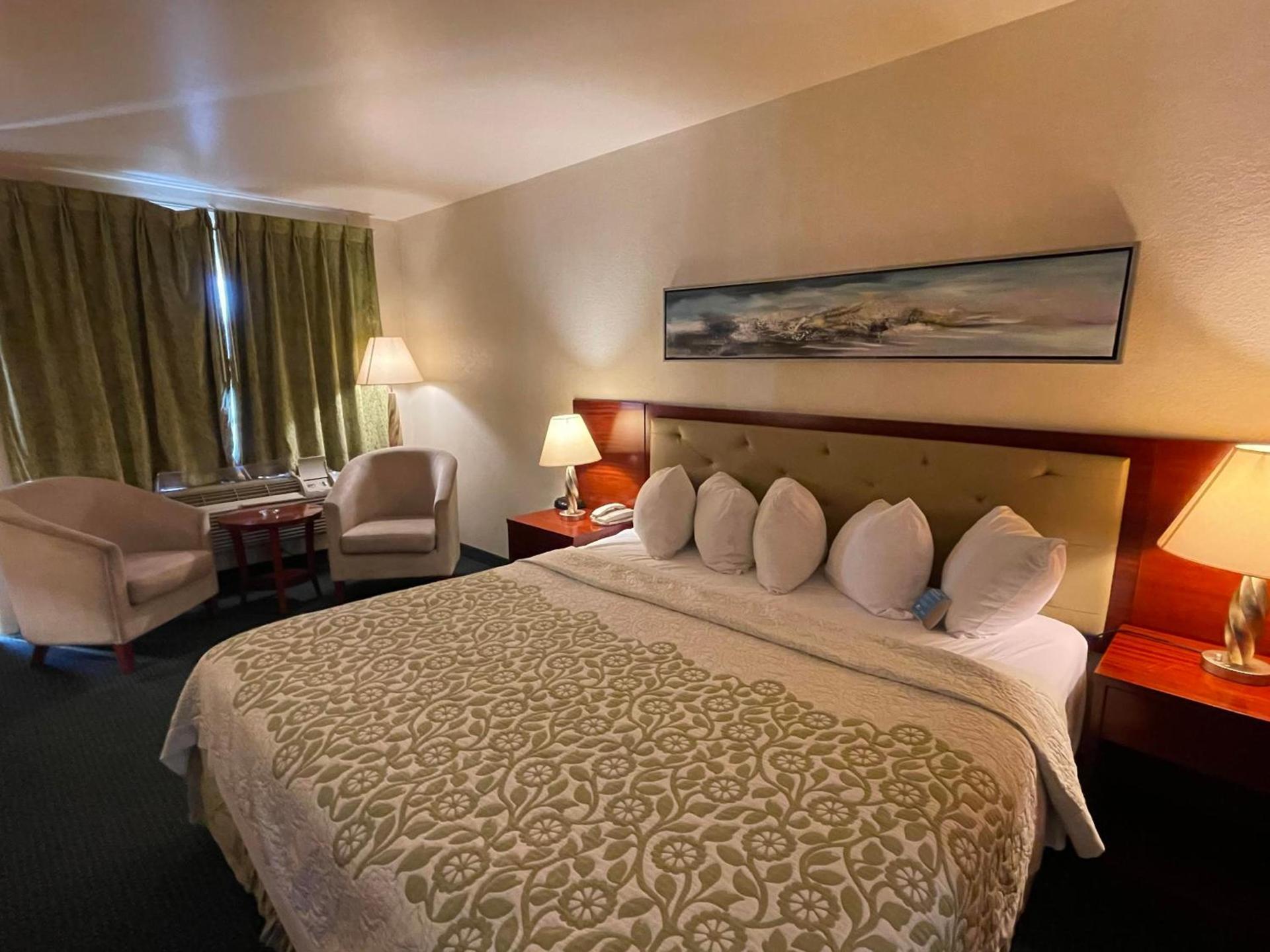 Days Inn by Wyndham Deming photo 17