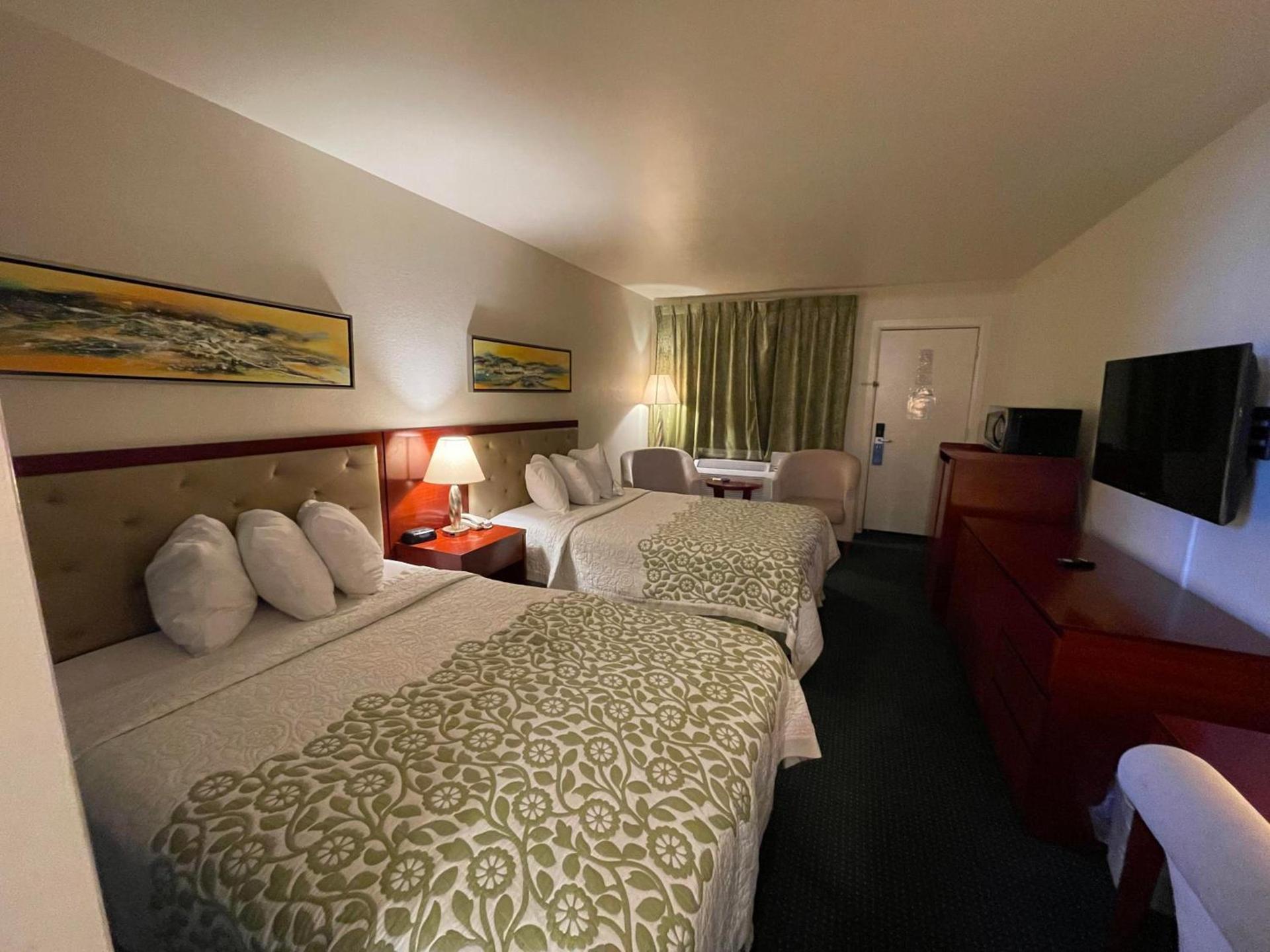 Days Inn by Wyndham Deming photo 19