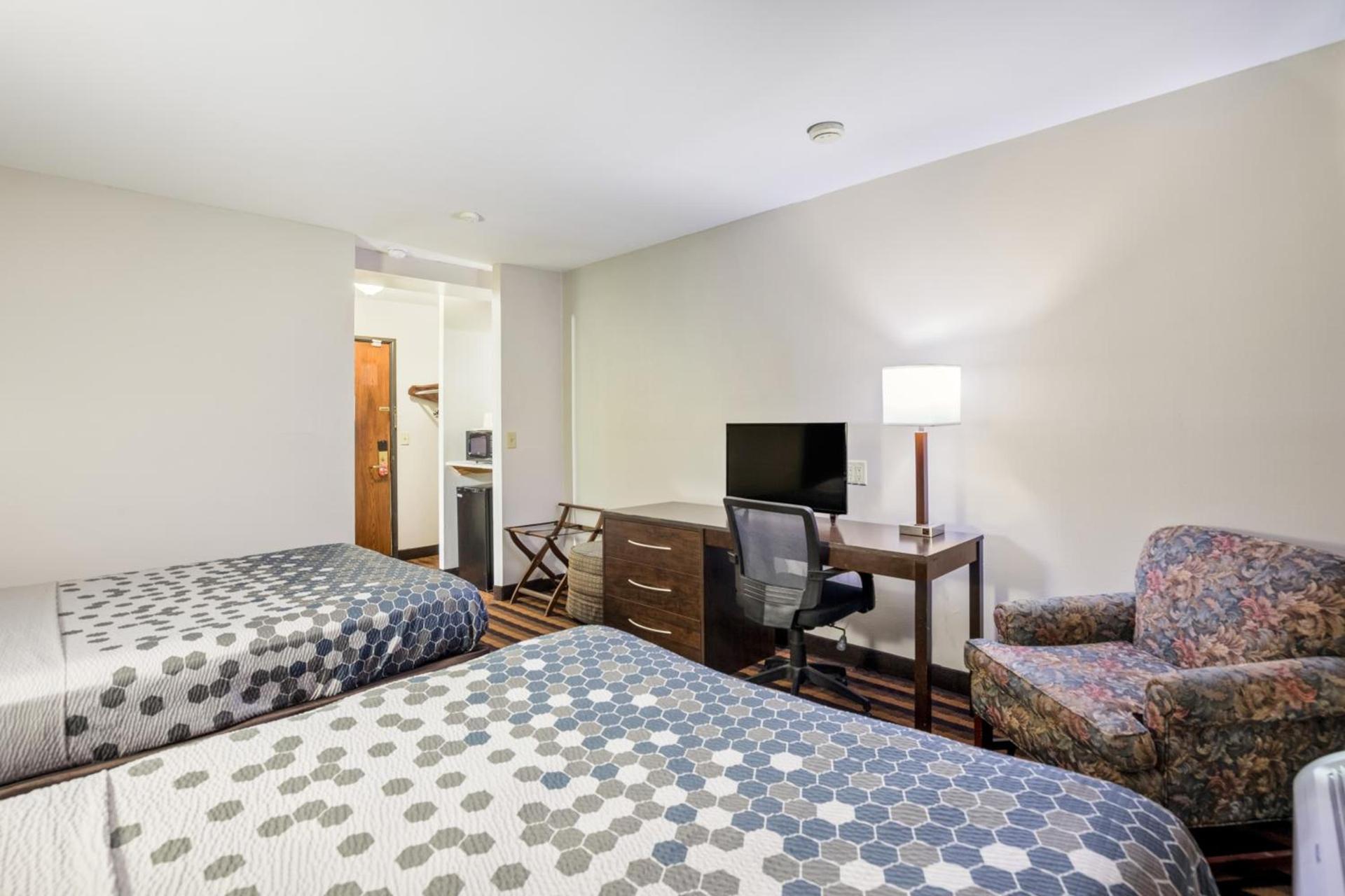 Econo Lodge Milwaukee Airport photo 14