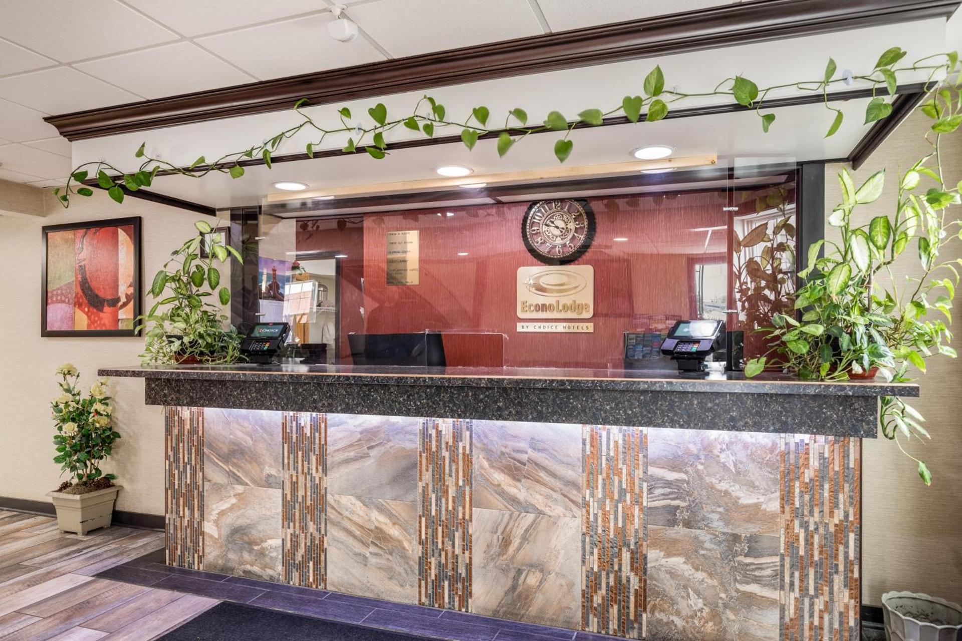Econo Lodge Milwaukee Airport photo 23