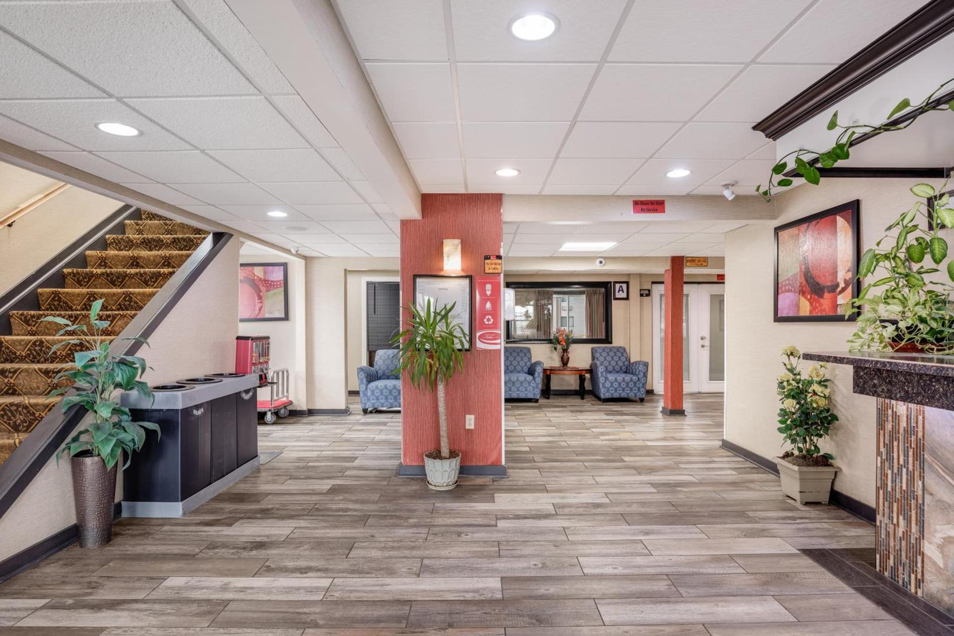 Econo Lodge Milwaukee Airport photo 22