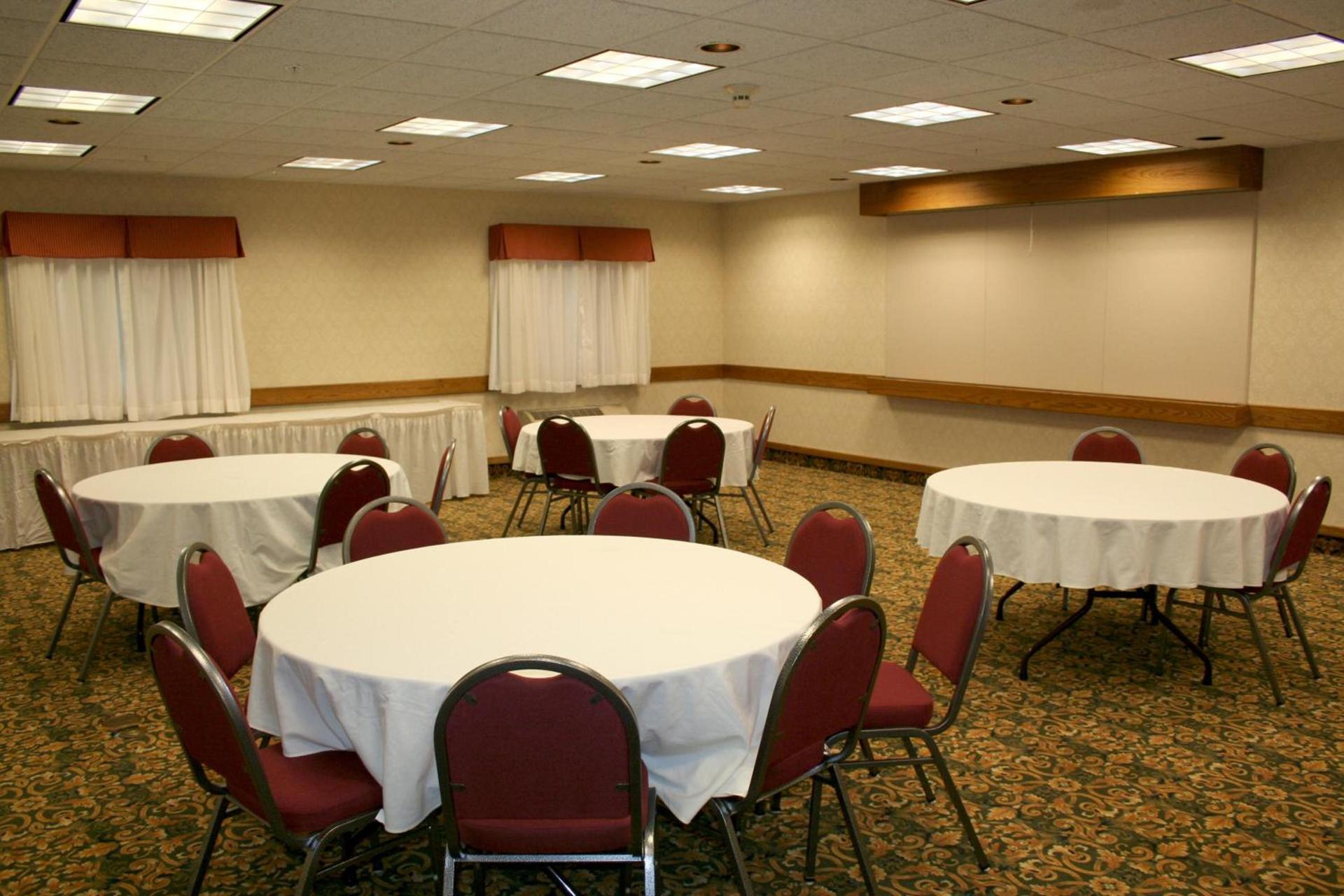 Baymont by Wyndham Portage photo 47