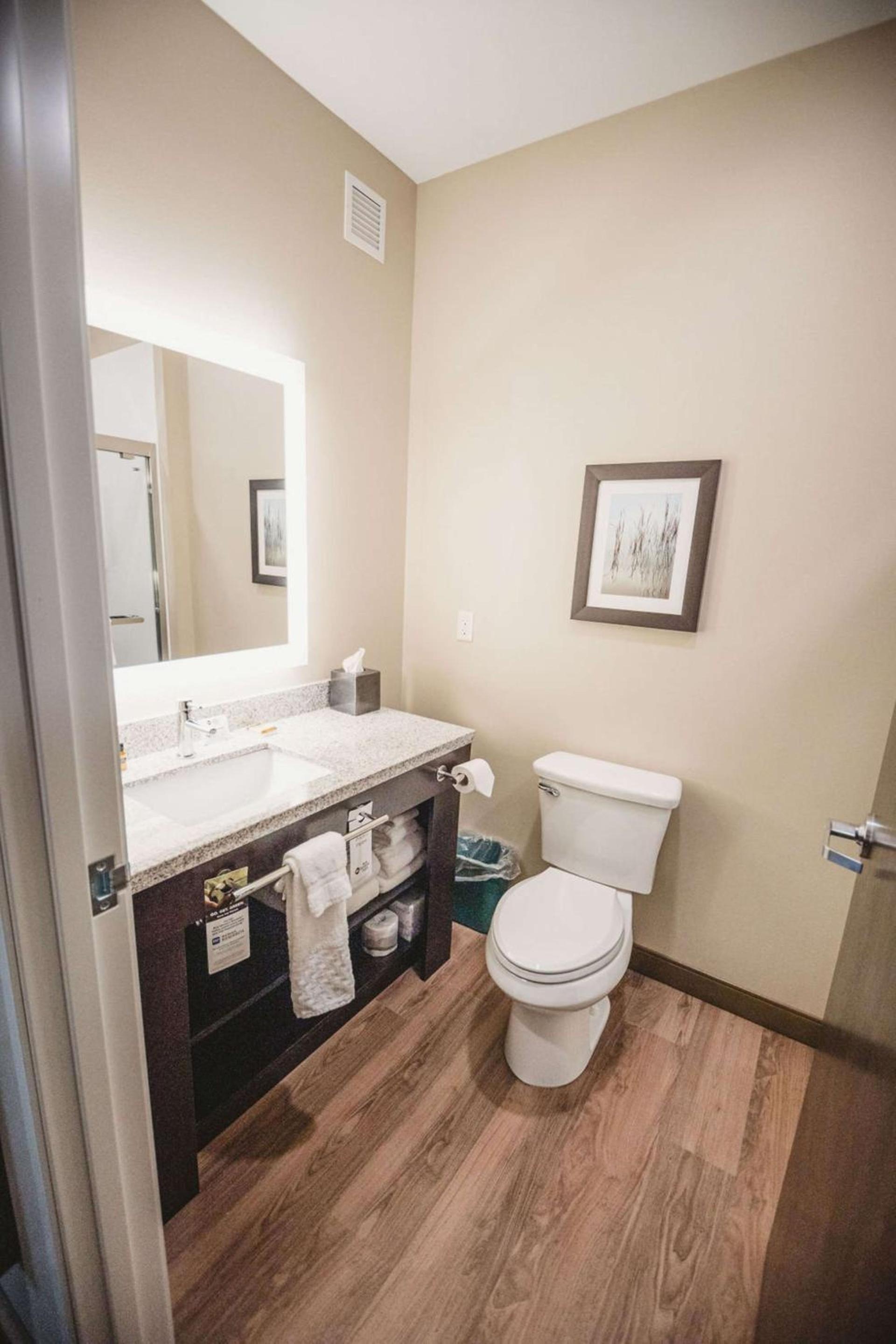 Best Western Plus Lakeview Hotel photo 12