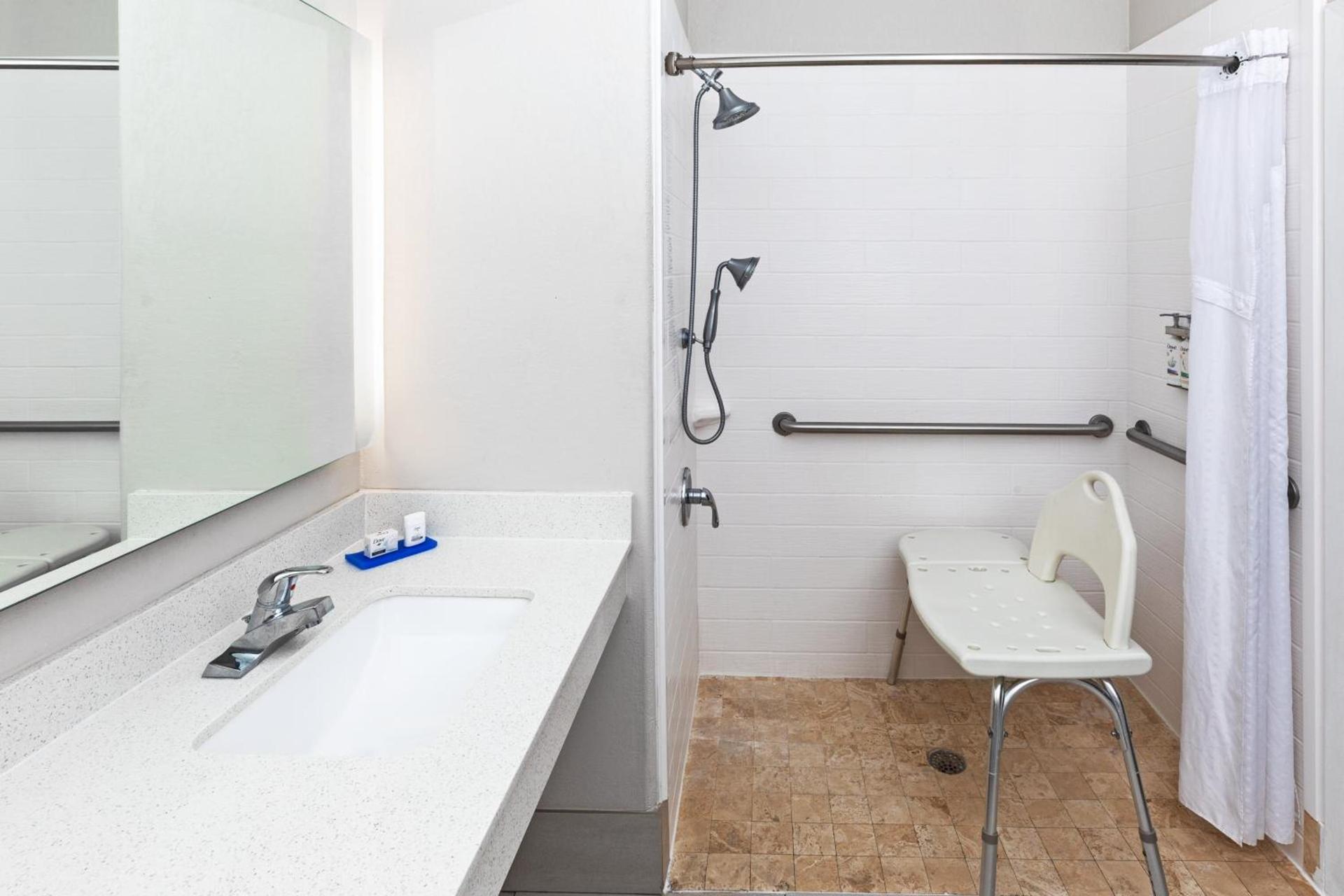 Holiday Inn Express & Suites Lafayette South by IHG photo 69