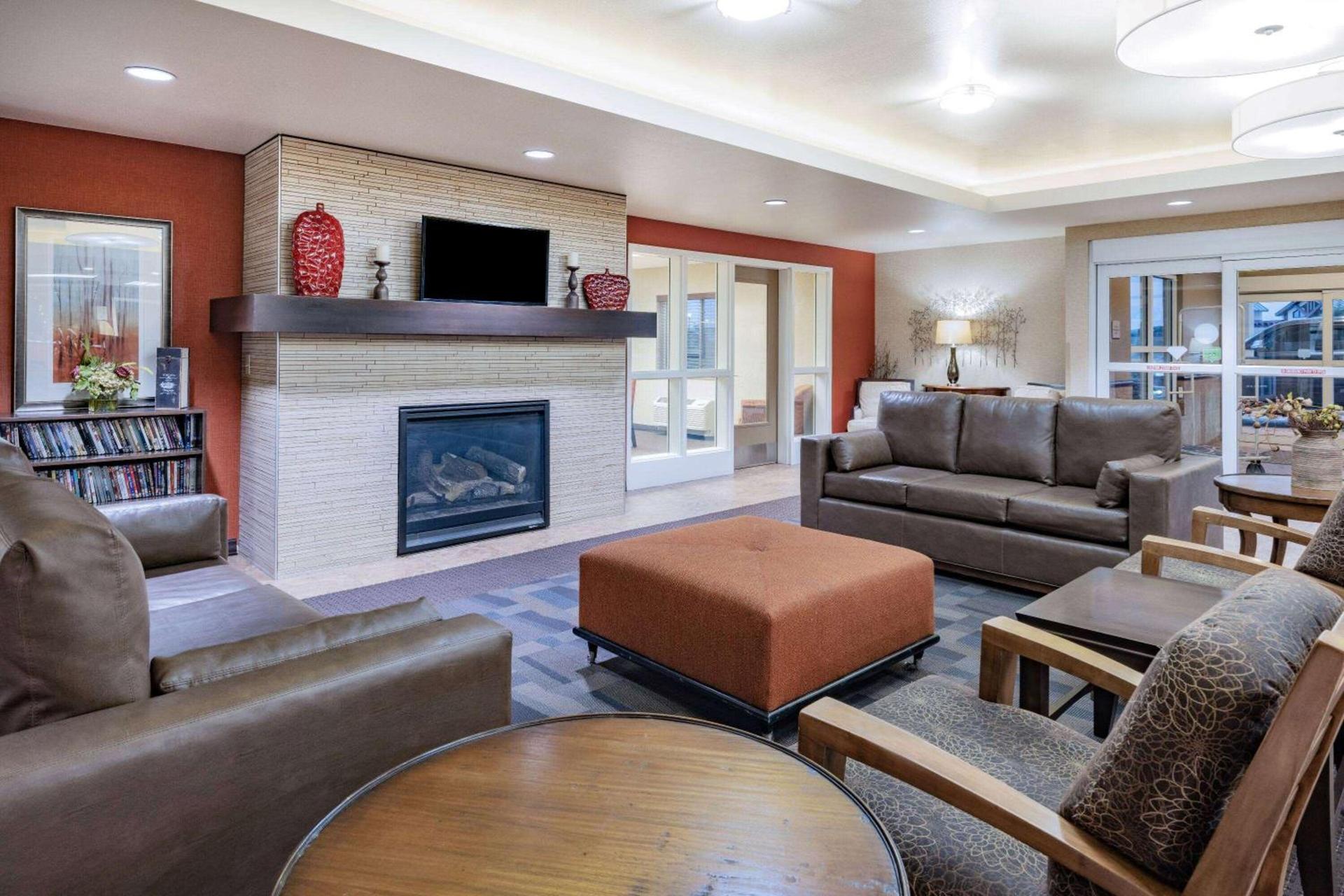 Hawthorn Extended Stay by Wyndham Dickinson photo 4