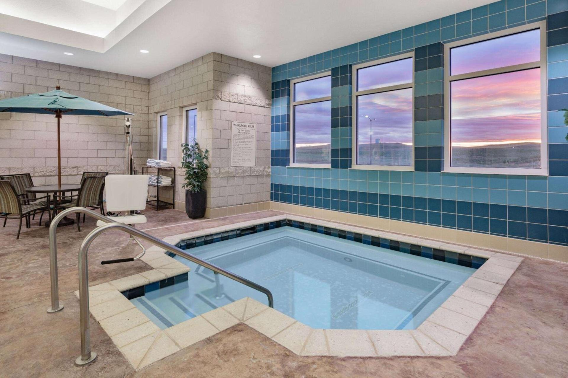 Hawthorn Extended Stay by Wyndham Dickinson photo 8