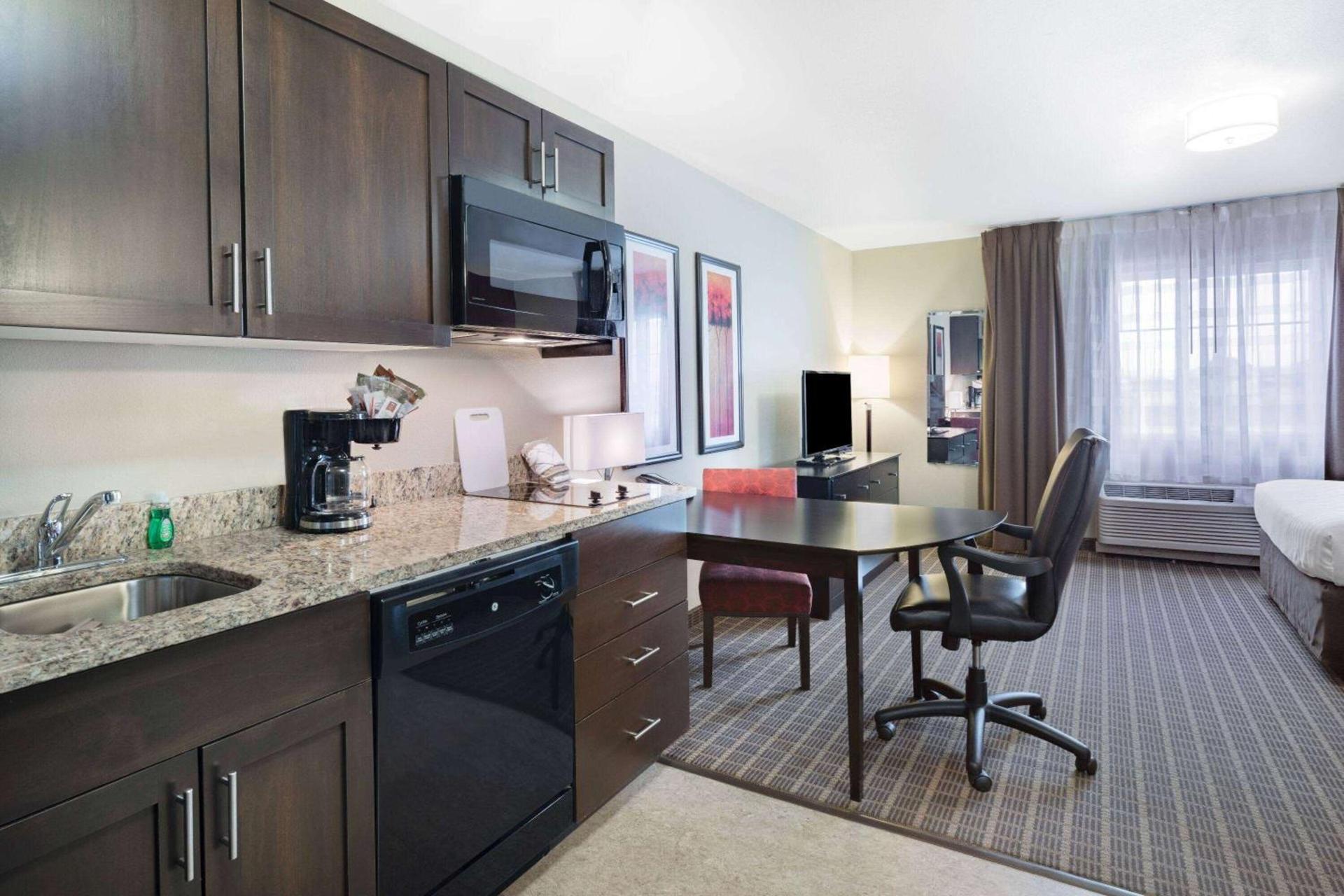 Hawthorn Extended Stay by Wyndham Dickinson photo 24