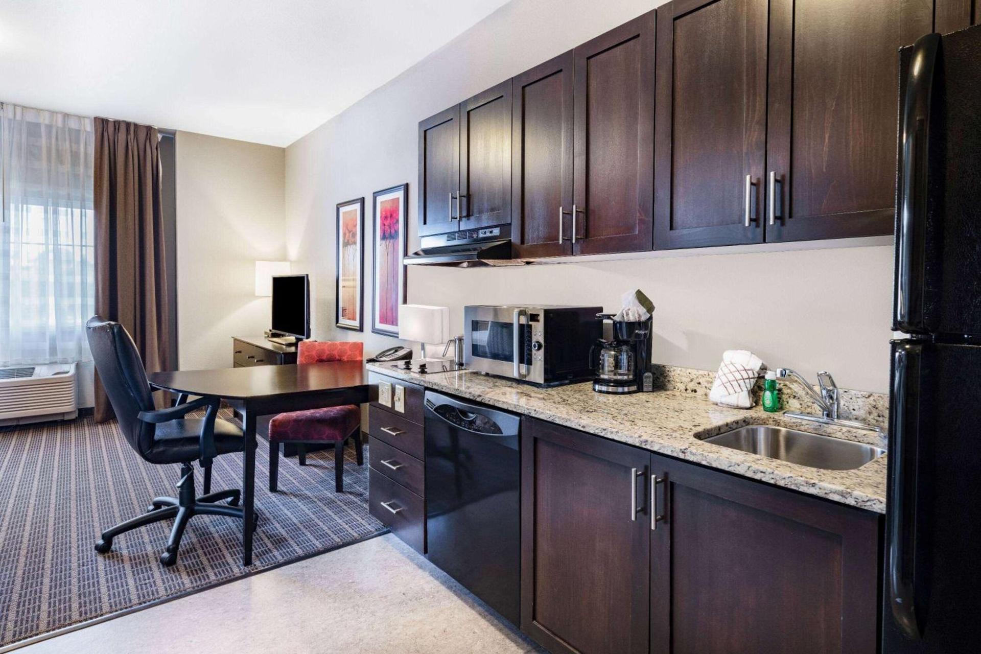 Hawthorn Extended Stay by Wyndham Dickinson photo 28
