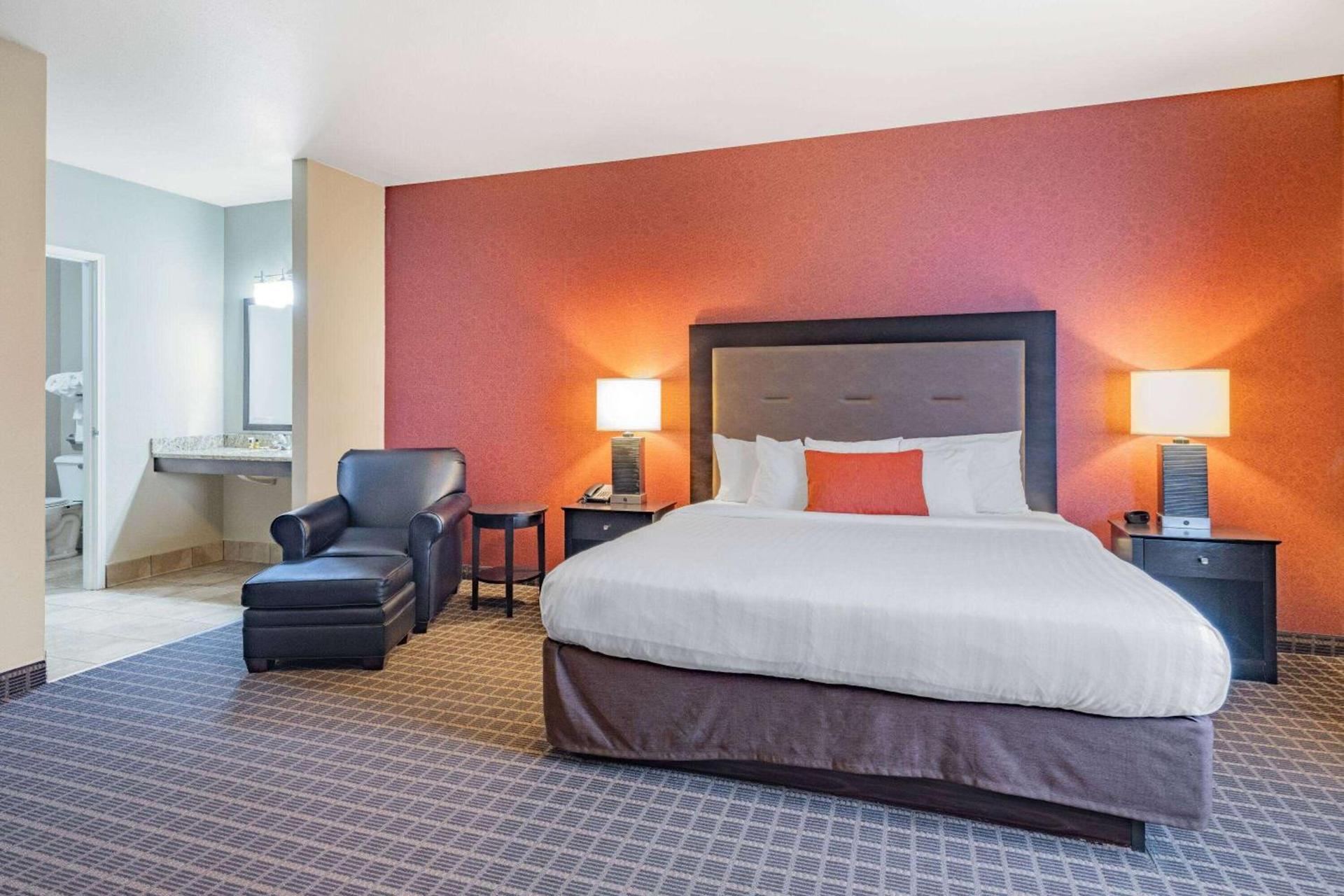Hawthorn Extended Stay by Wyndham Dickinson photo 32