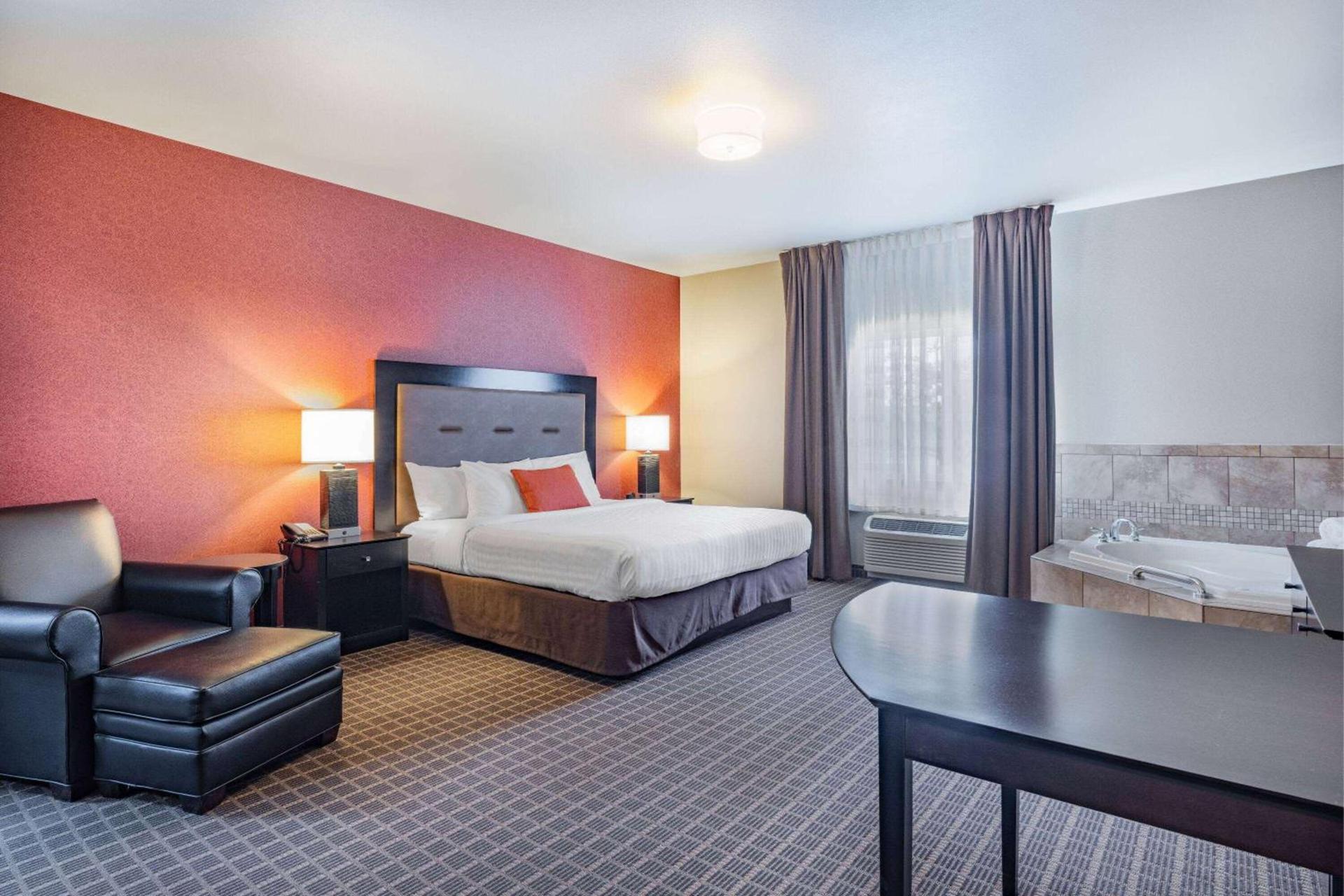 Hawthorn Extended Stay by Wyndham Dickinson photo 33