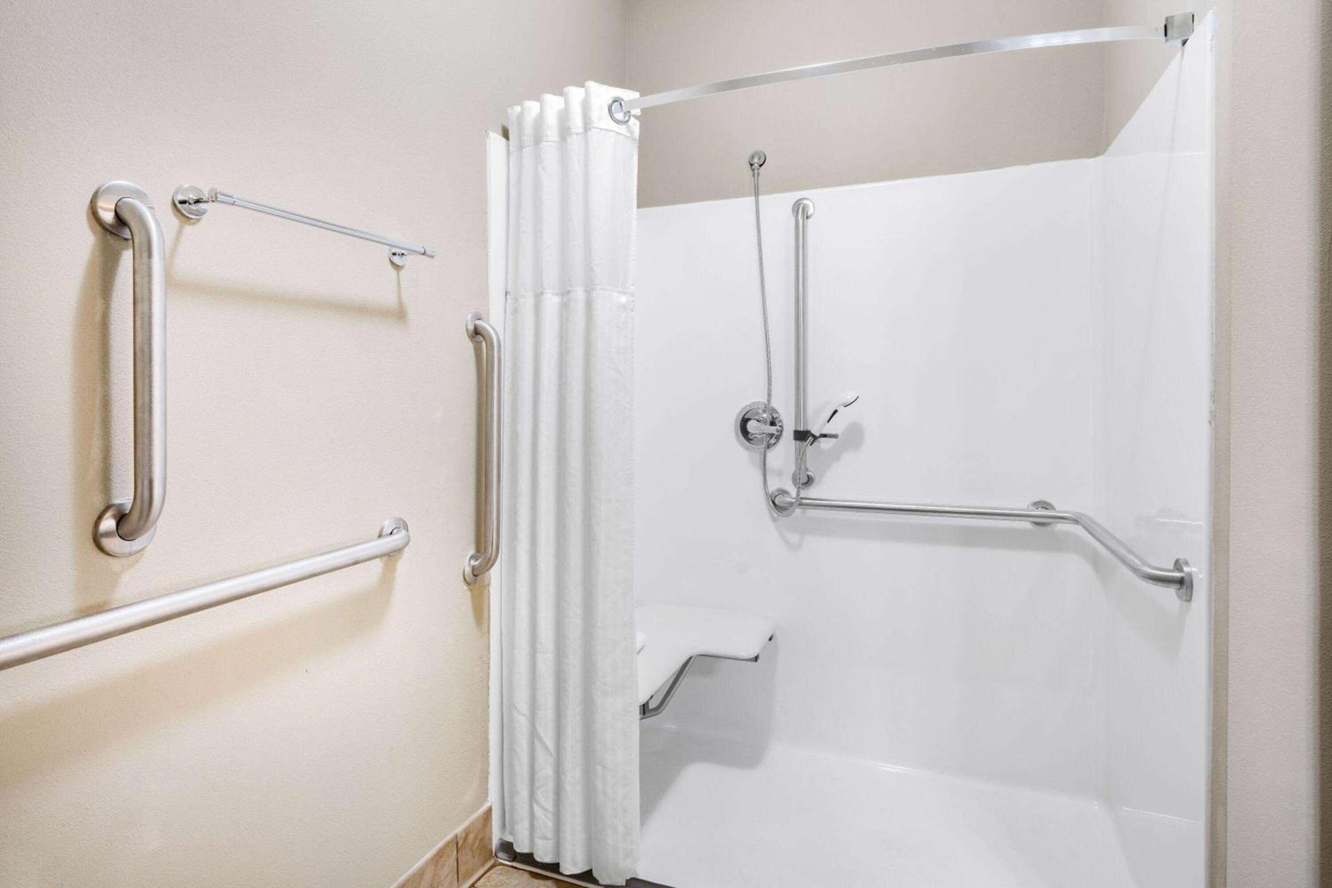 Hawthorn Extended Stay by Wyndham Dickinson photo 37