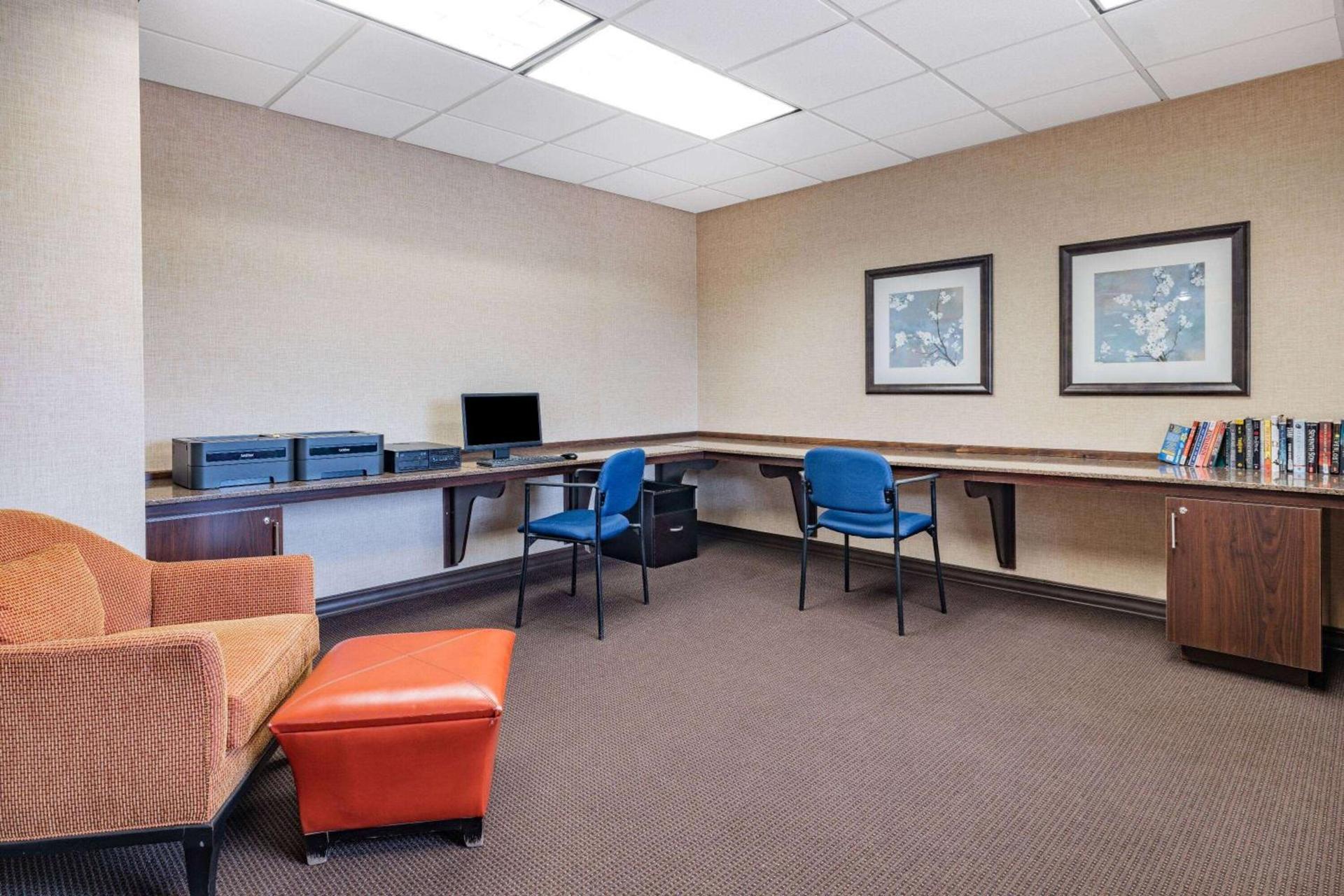 Hawthorn Extended Stay by Wyndham Dickinson photo 45