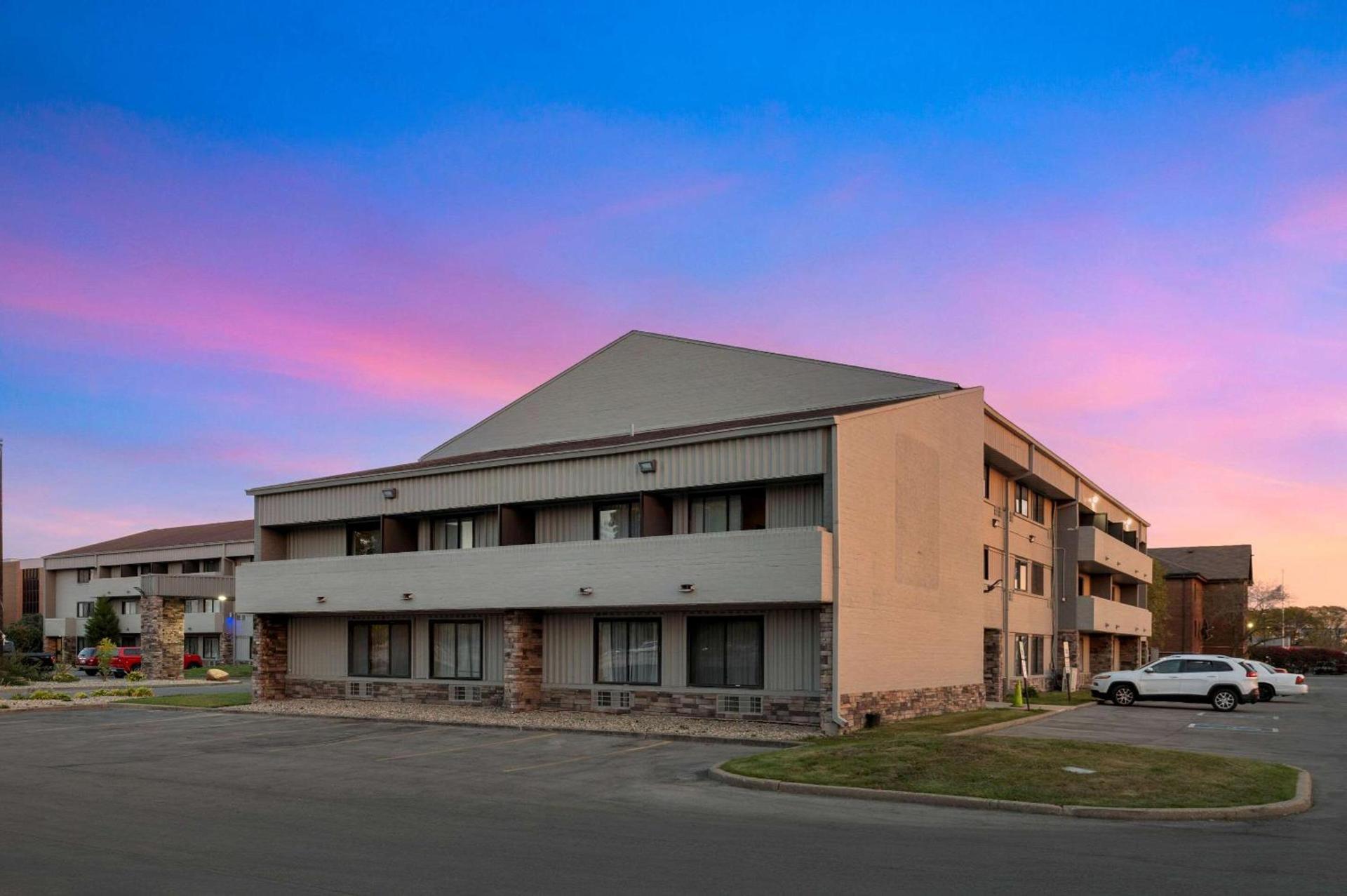 Comfort Inn & Suites Indianapolis Northwest - College Park photo 36