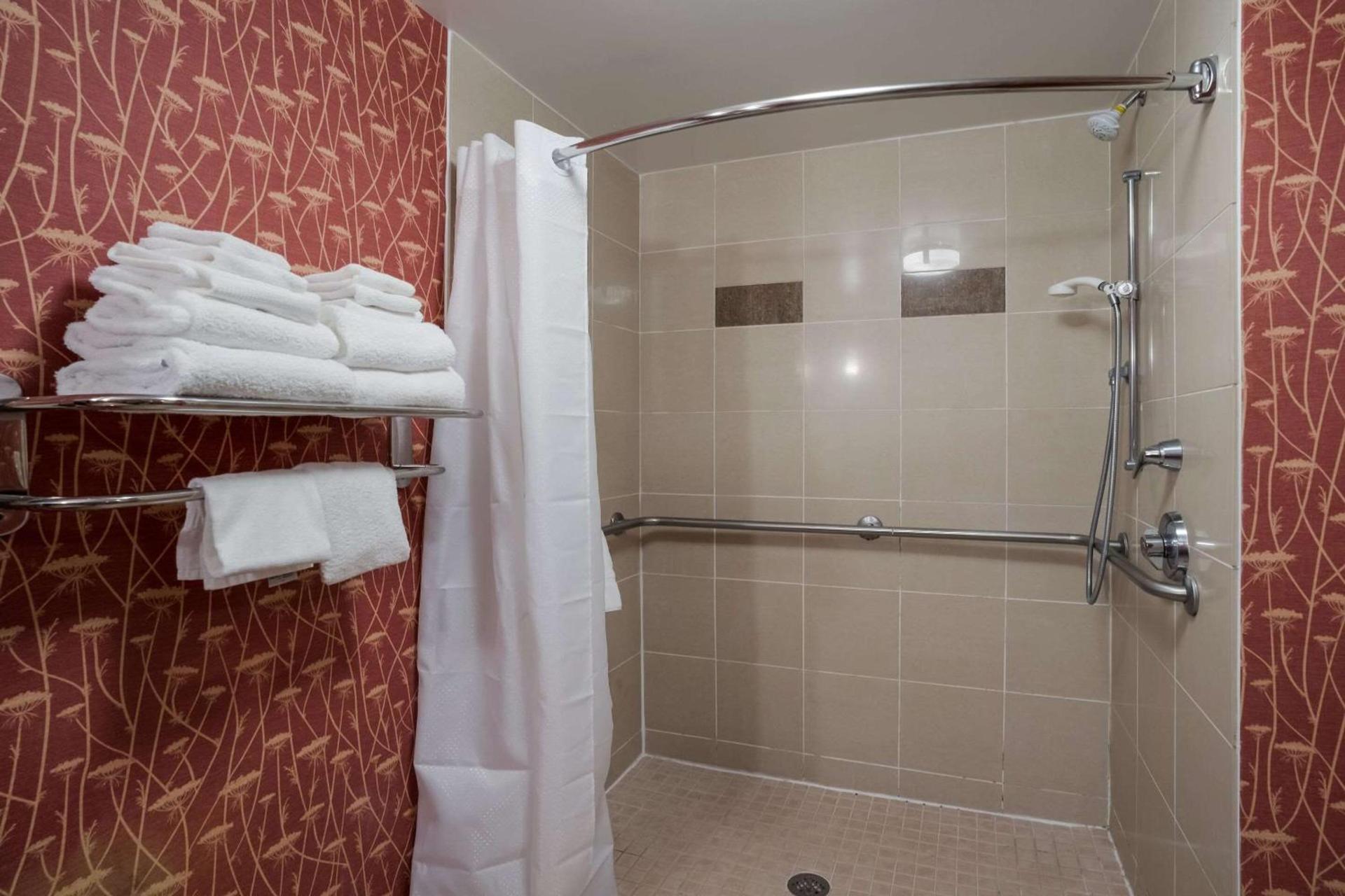Comfort Suites Suffolk - Chesapeake photo 7