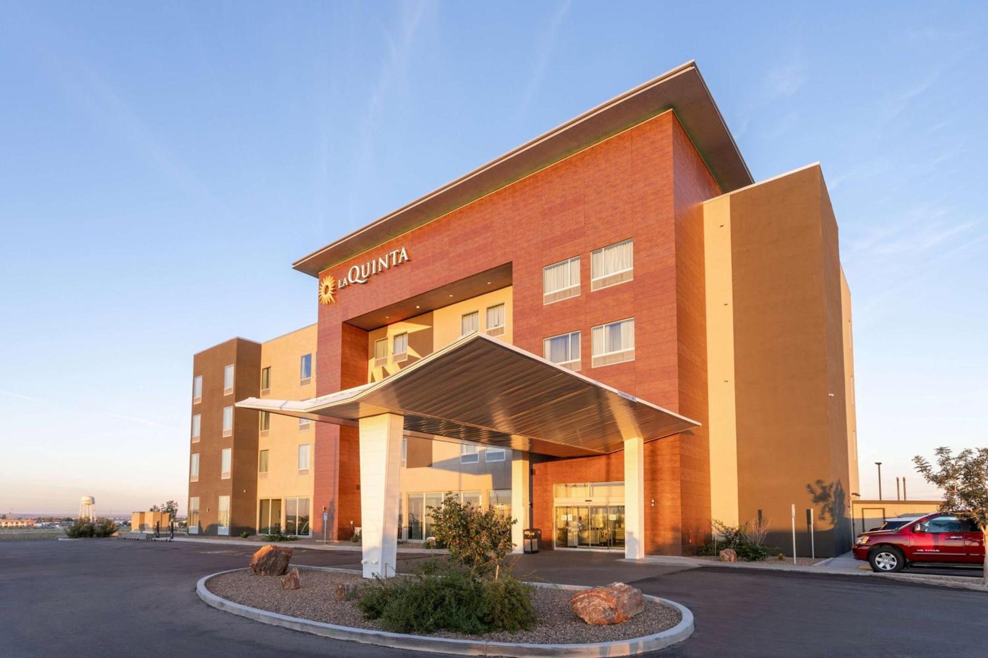 La Quinta Inn & Suites by Wyndham Holbrook Petrified Forest photo 2